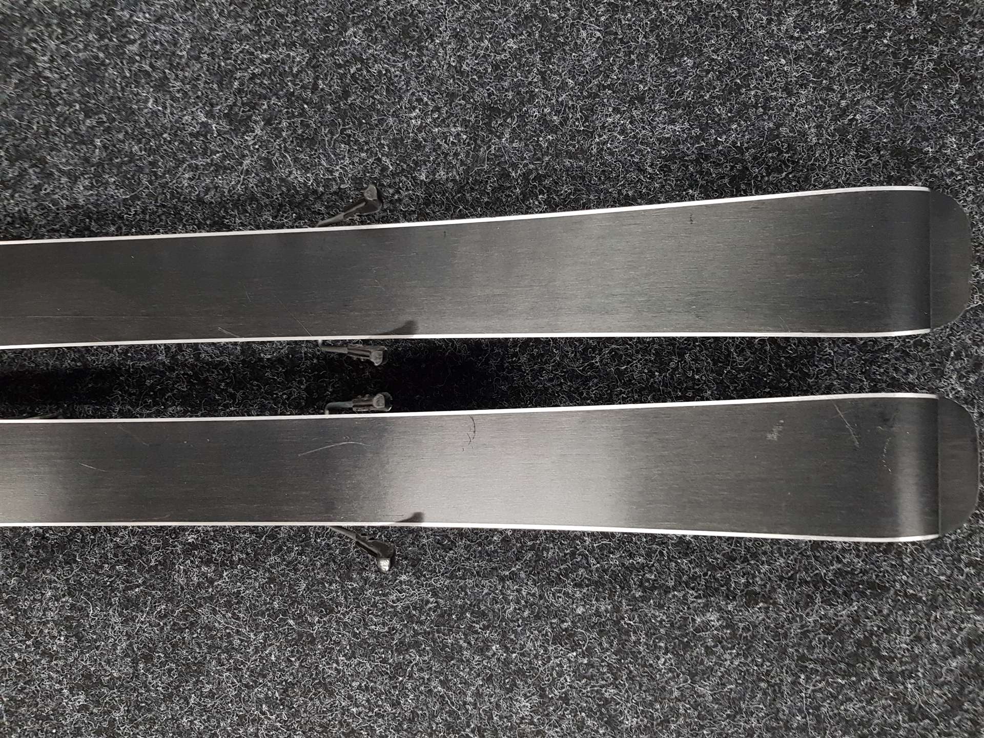 Sci usati per bambini VOLKL Race Tiger 10 + attacchi Marker 4.5