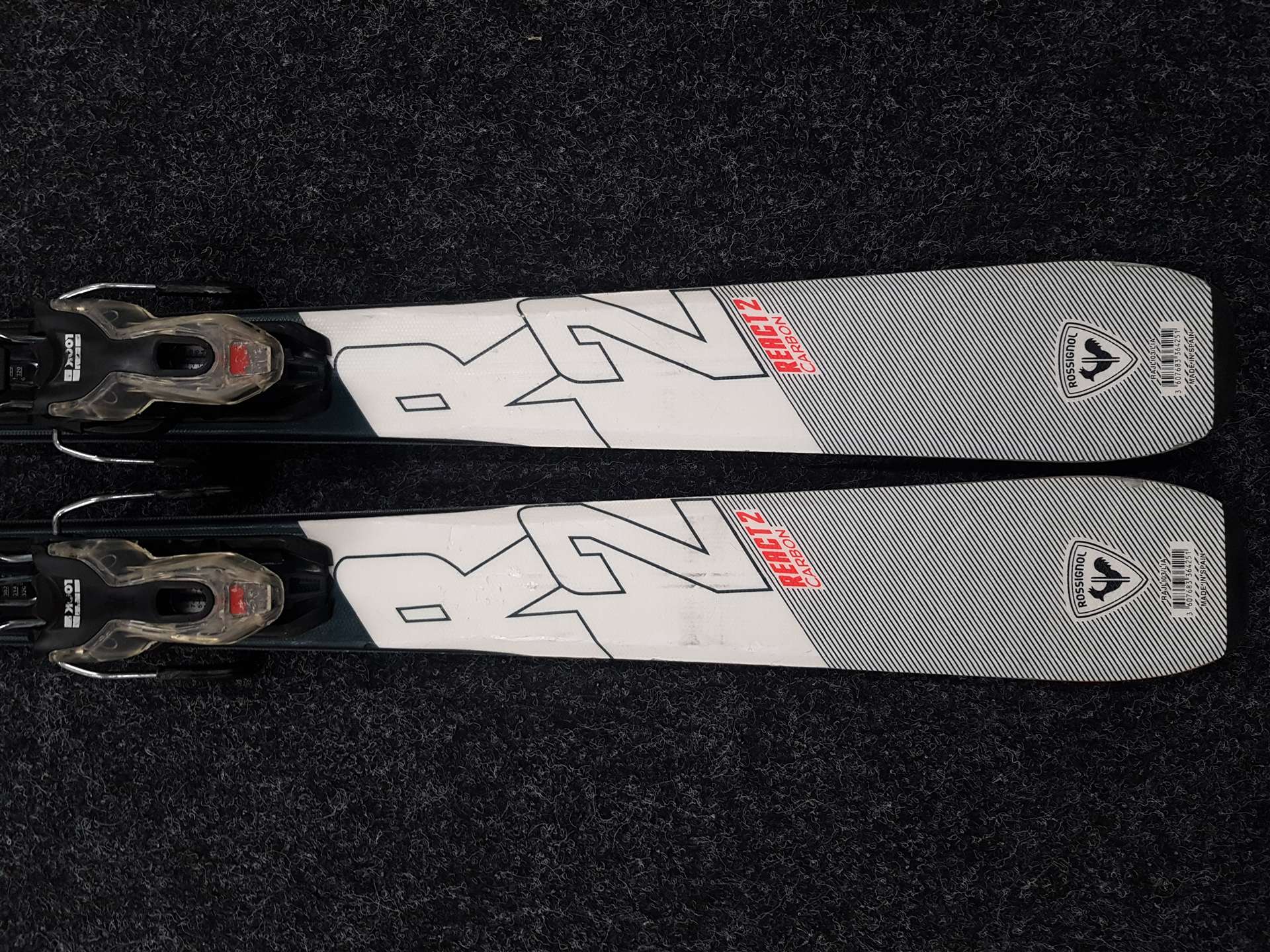Použité lyže ROSSIGNOL React 2 Carbon + viazanie Look 10