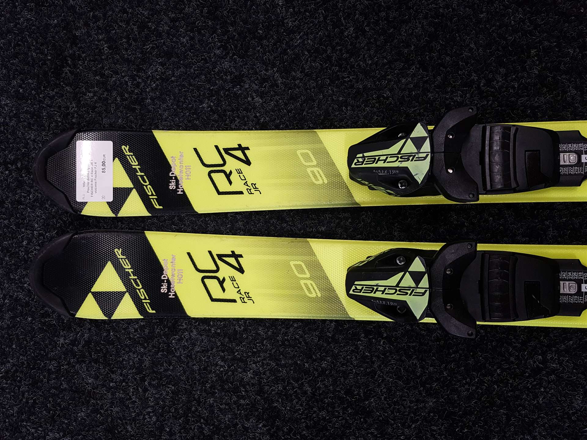 Rabljene dječje skije FISCHER RC 4 Race JR + vezovi Fischer FJ 4