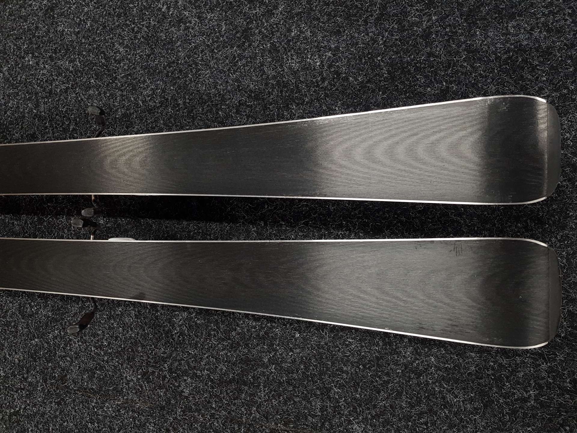 Použité lyže ROSSIGNOL Hero + viazanie Look Xpress 7