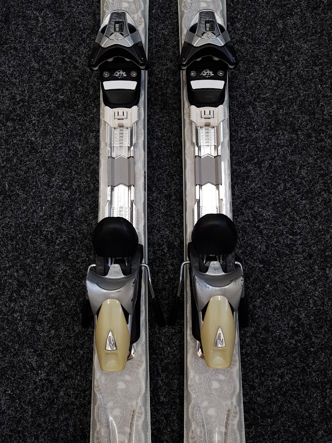 Gebrauchte ELAN Silver Magic Ski + Elan9 Bindungen
