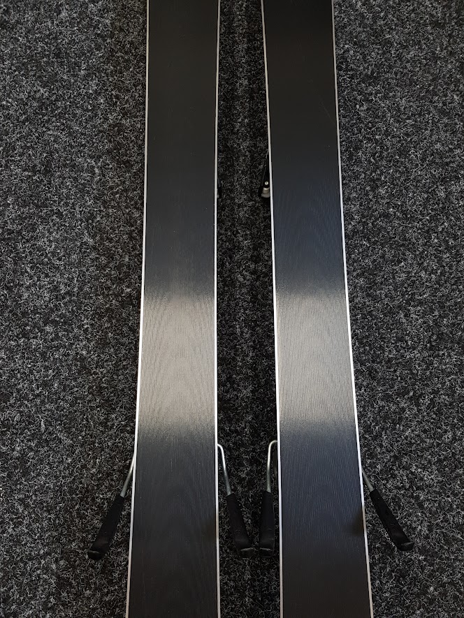 Gebrauchte ELAN Silver Magic Ski + Elan9 Bindungen