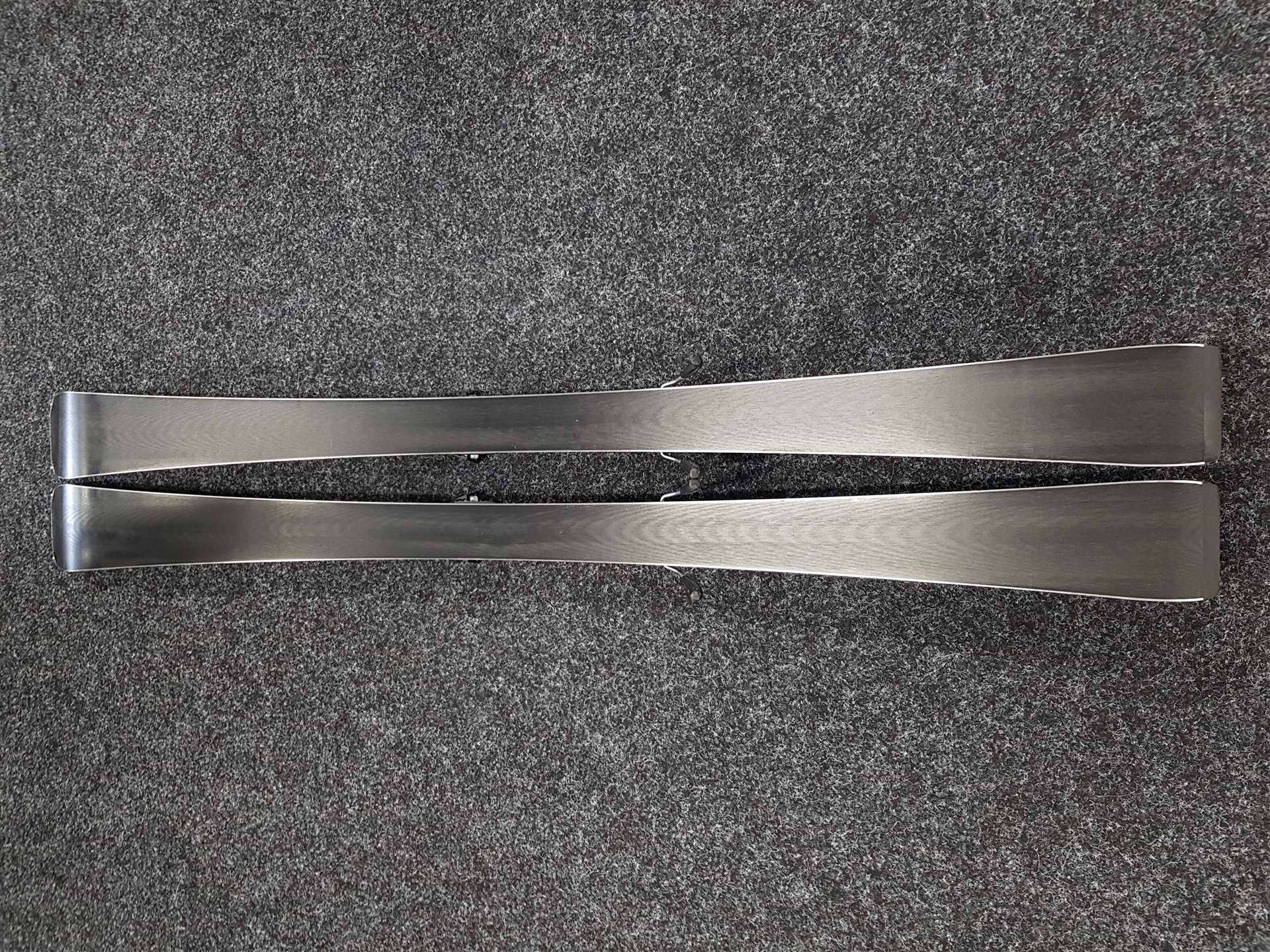Rabljene HEAD Rebel e.SR skije + Head PR 11 vezovi