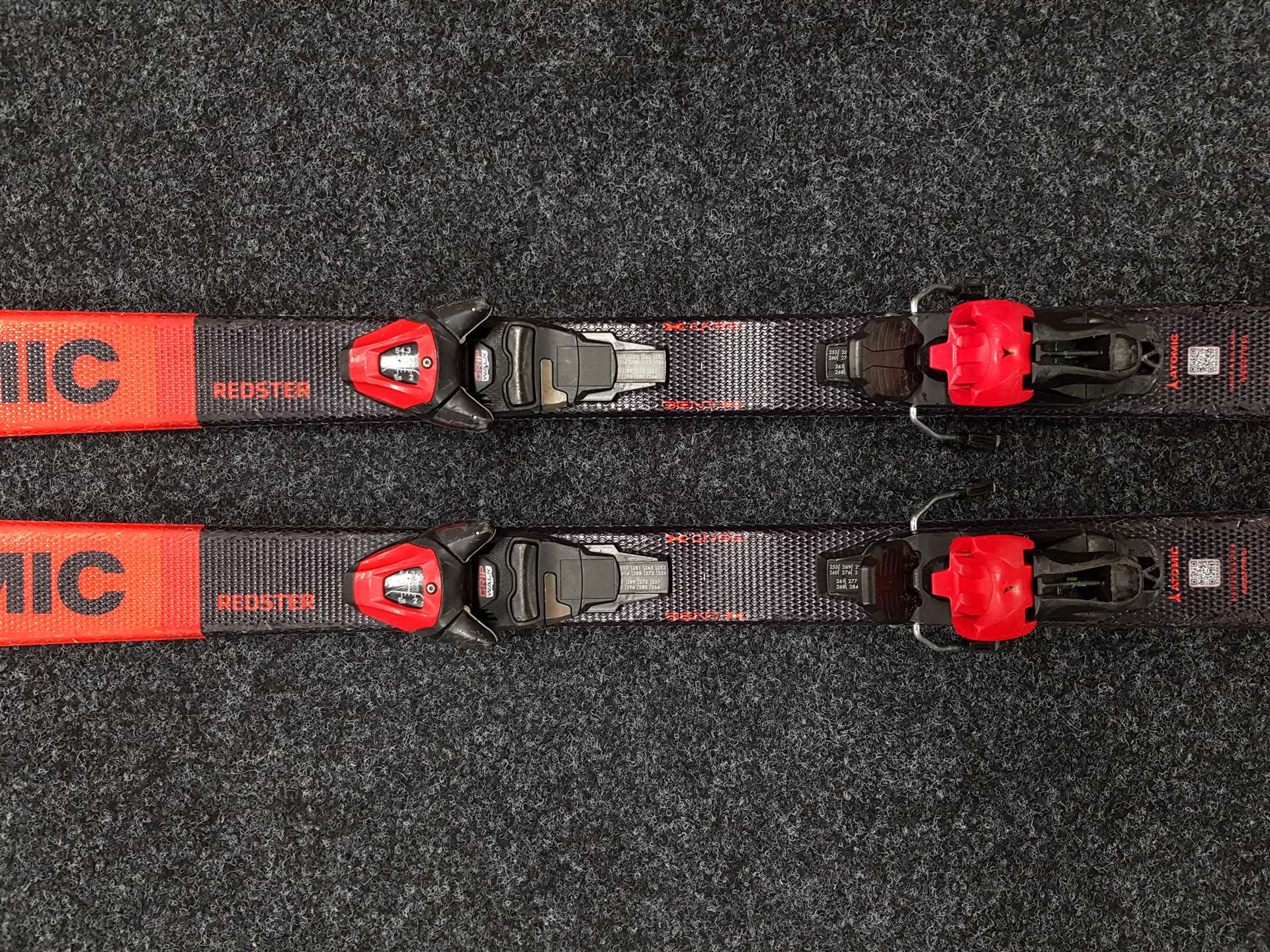 Použité lyže ATOMIC Redster Bend-x + viazanie Atomic 5,5