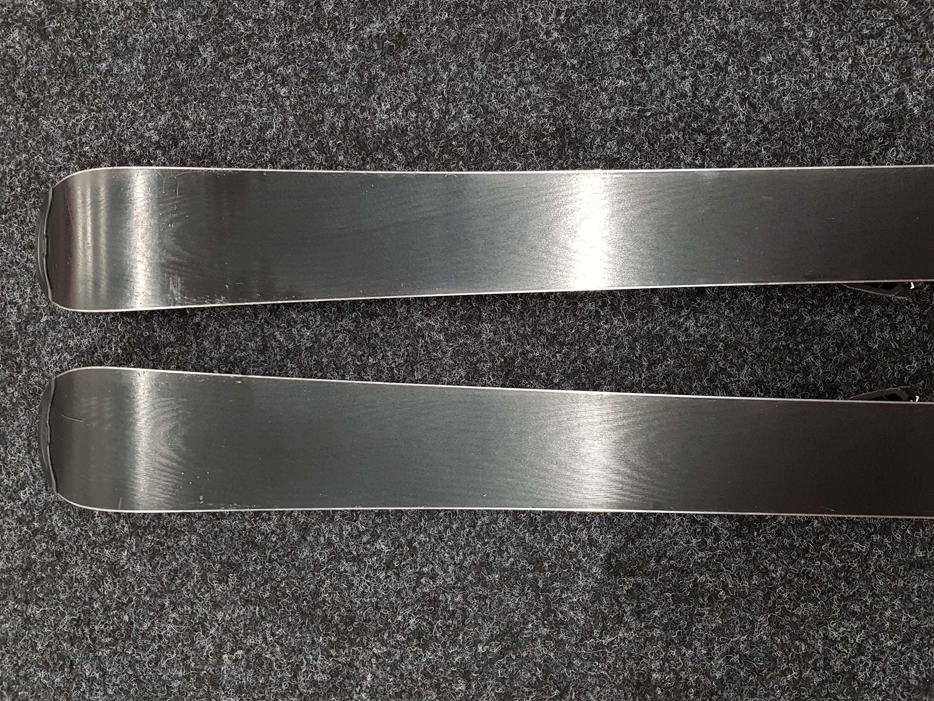 Použité lyže ATOMIC Redster Bend-x + viazanie Atomic 5,5