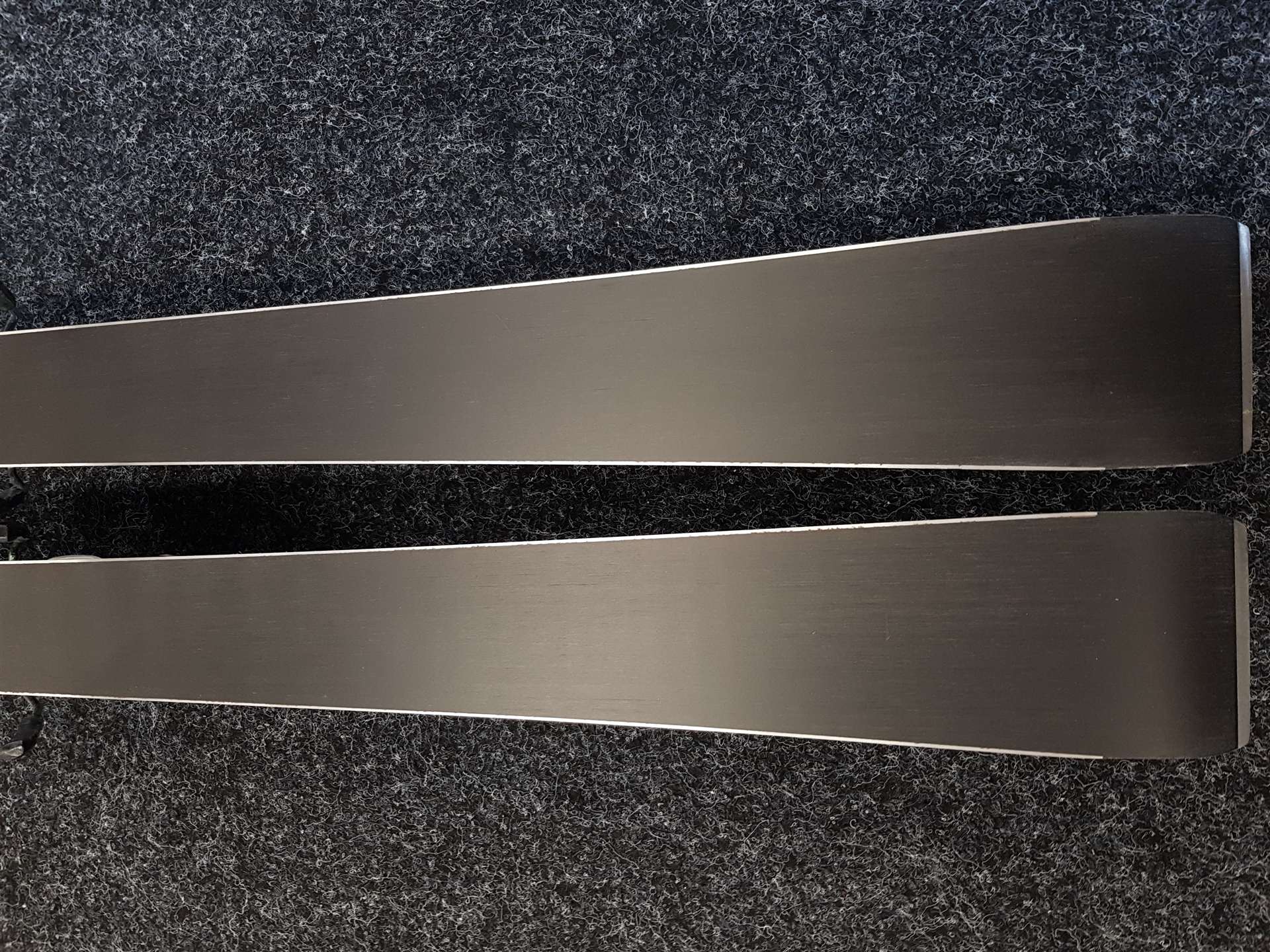 Použité lyže ROSSIGNOL Zenith  + viazanie Look Xpress 10