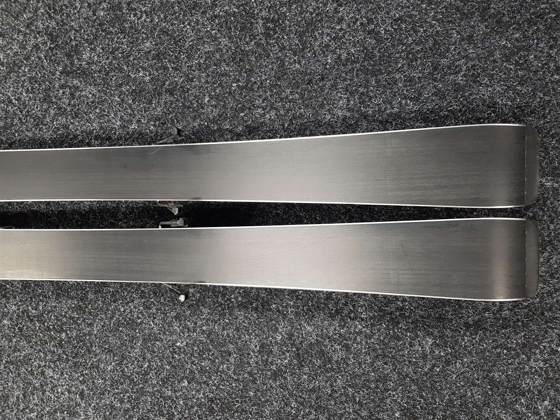 Gebrauchte Kinderski VÖLKL Racetiger JR + Bindungen Marker 7.0