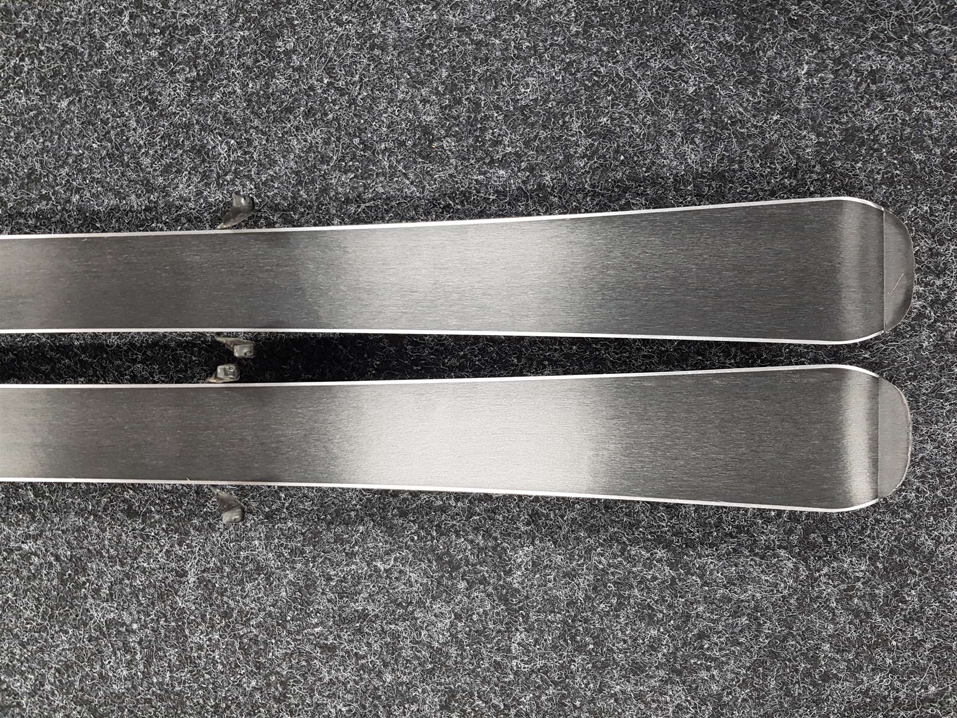 Gebrauchte Kinderski ELAN Hyper Flow + Fischer FJ 4 Bindungen