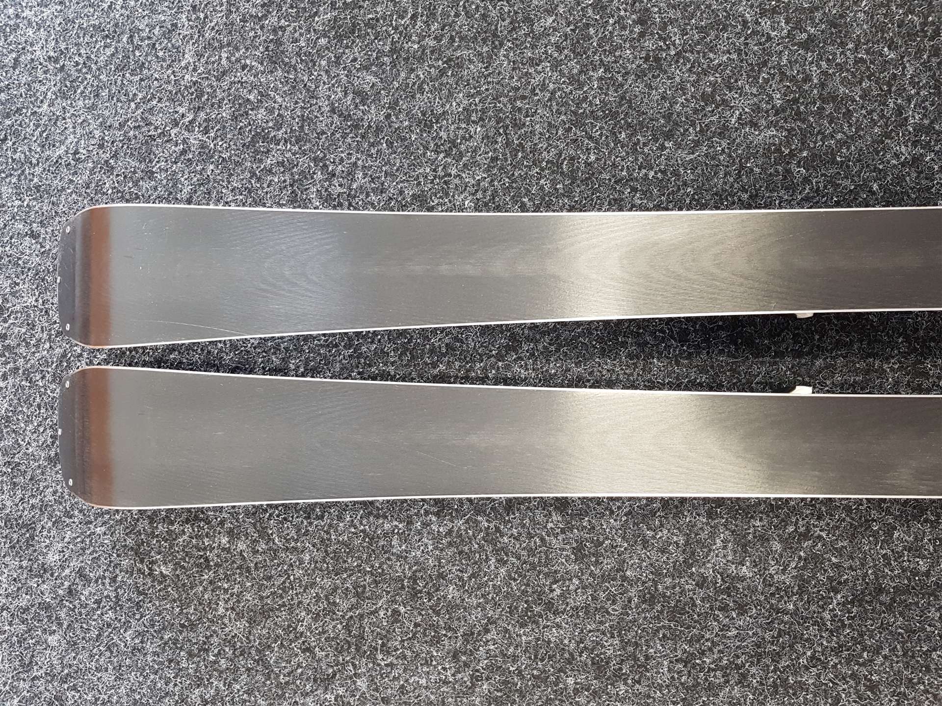 Sci da sci ROSSIGNOL Pursuit usati + attacchi Rossignol Axium
