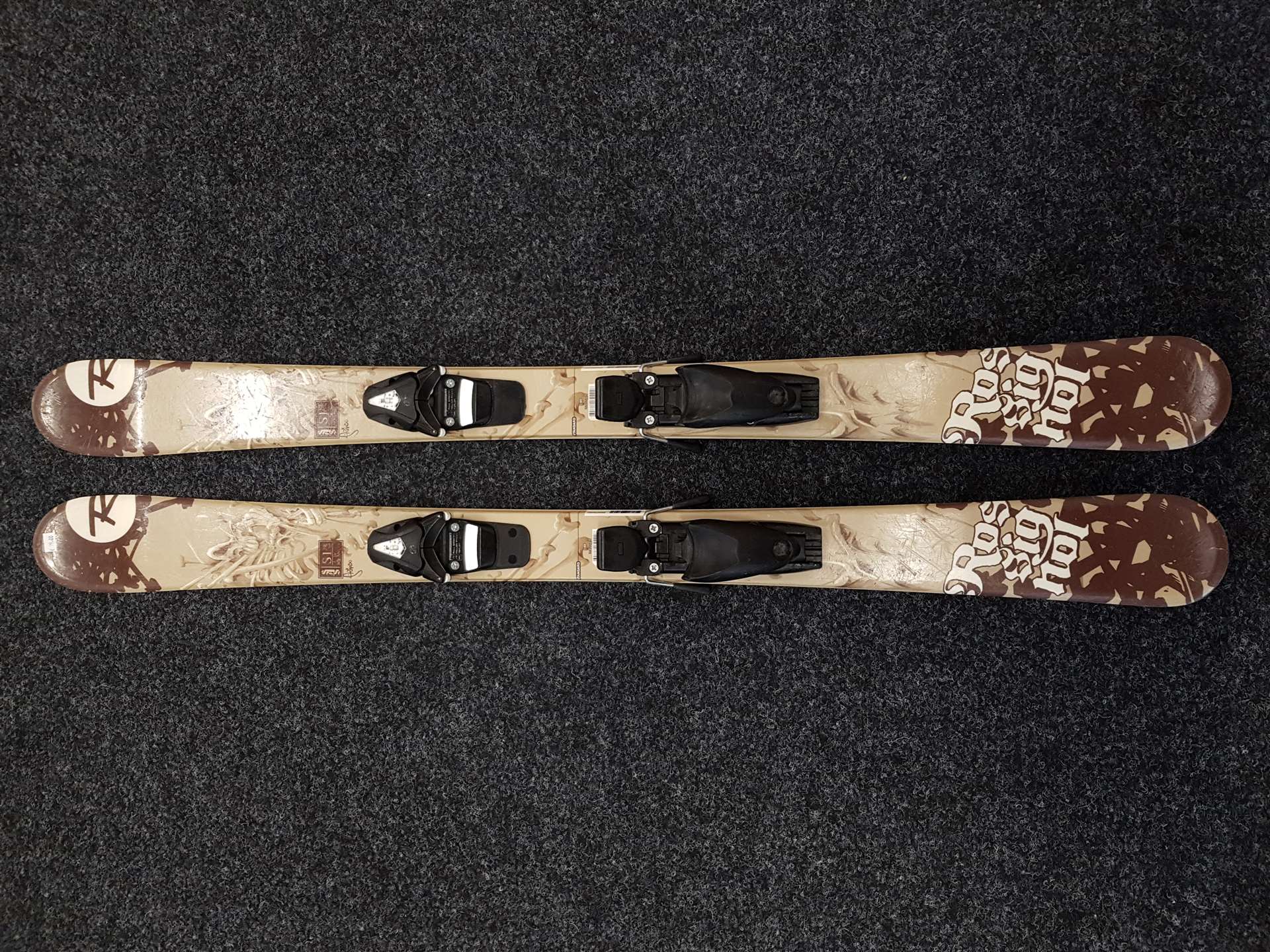 Esquís freestyle ROSSIGNOL S1 JR usados + fijaciones Tyrolia 4.5