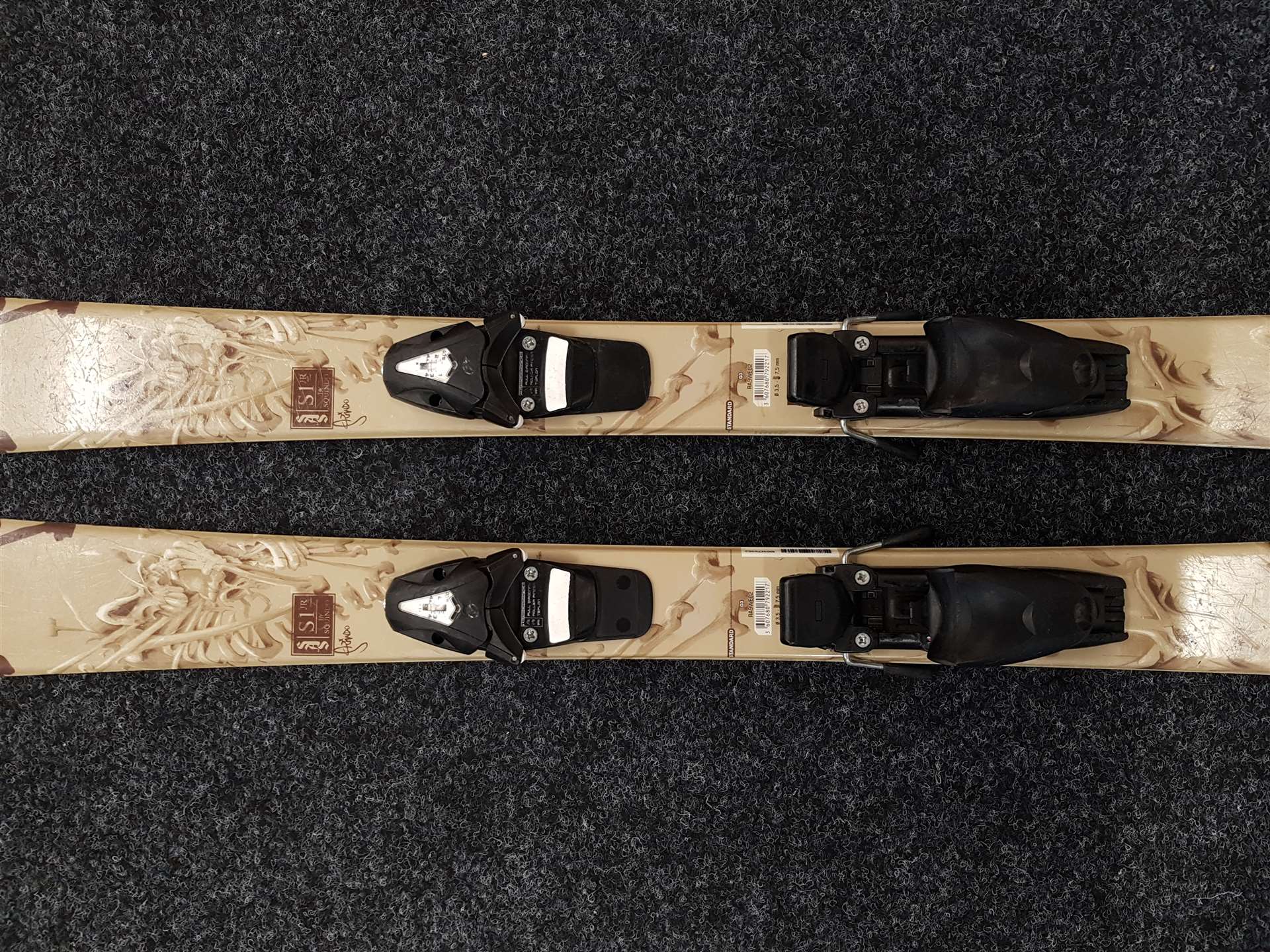 Esquís freestyle ROSSIGNOL S1 JR usados + fijaciones Tyrolia 4.5