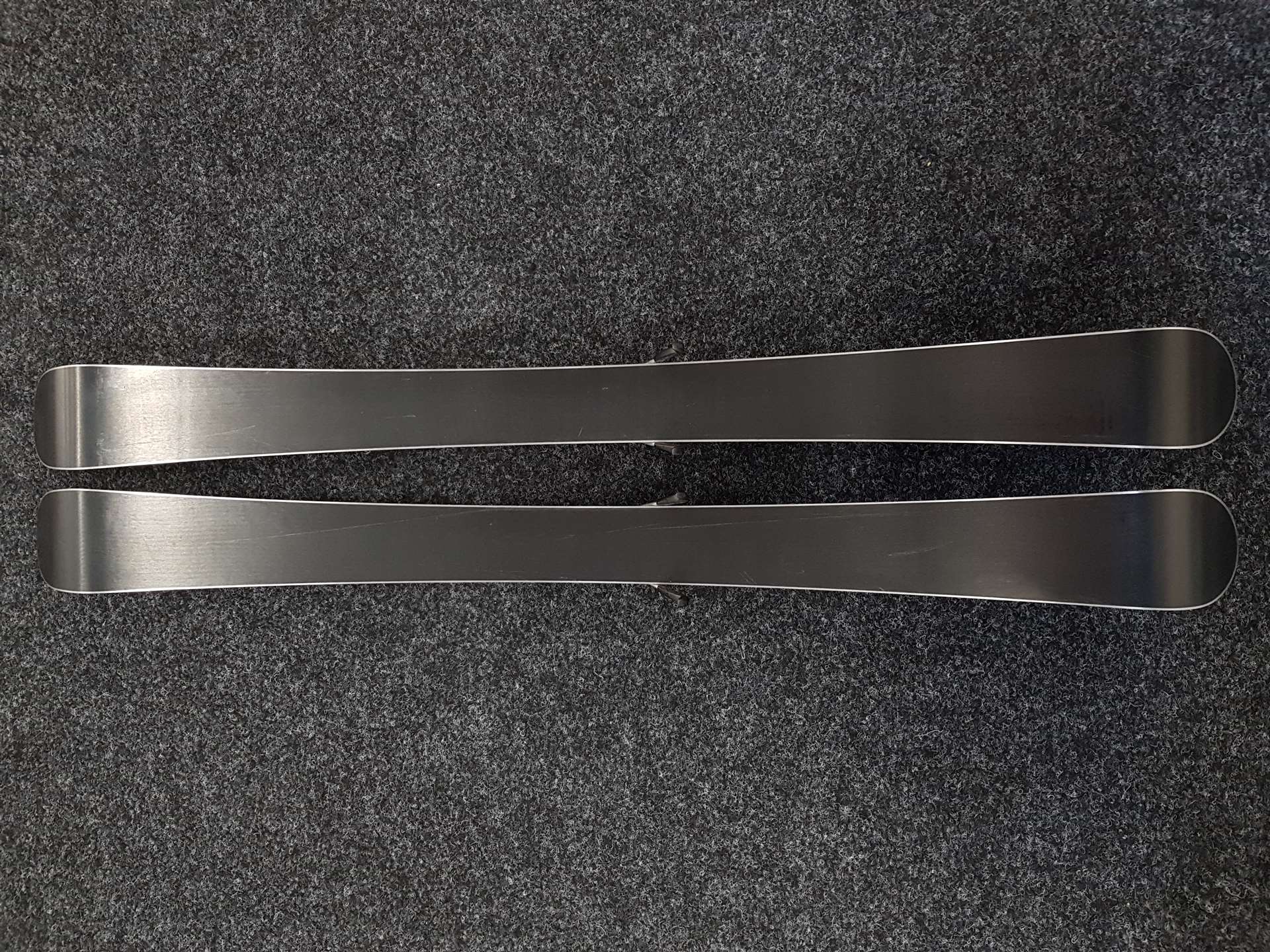Esquís freestyle ROSSIGNOL S1 JR usados + fijaciones Tyrolia 4.5