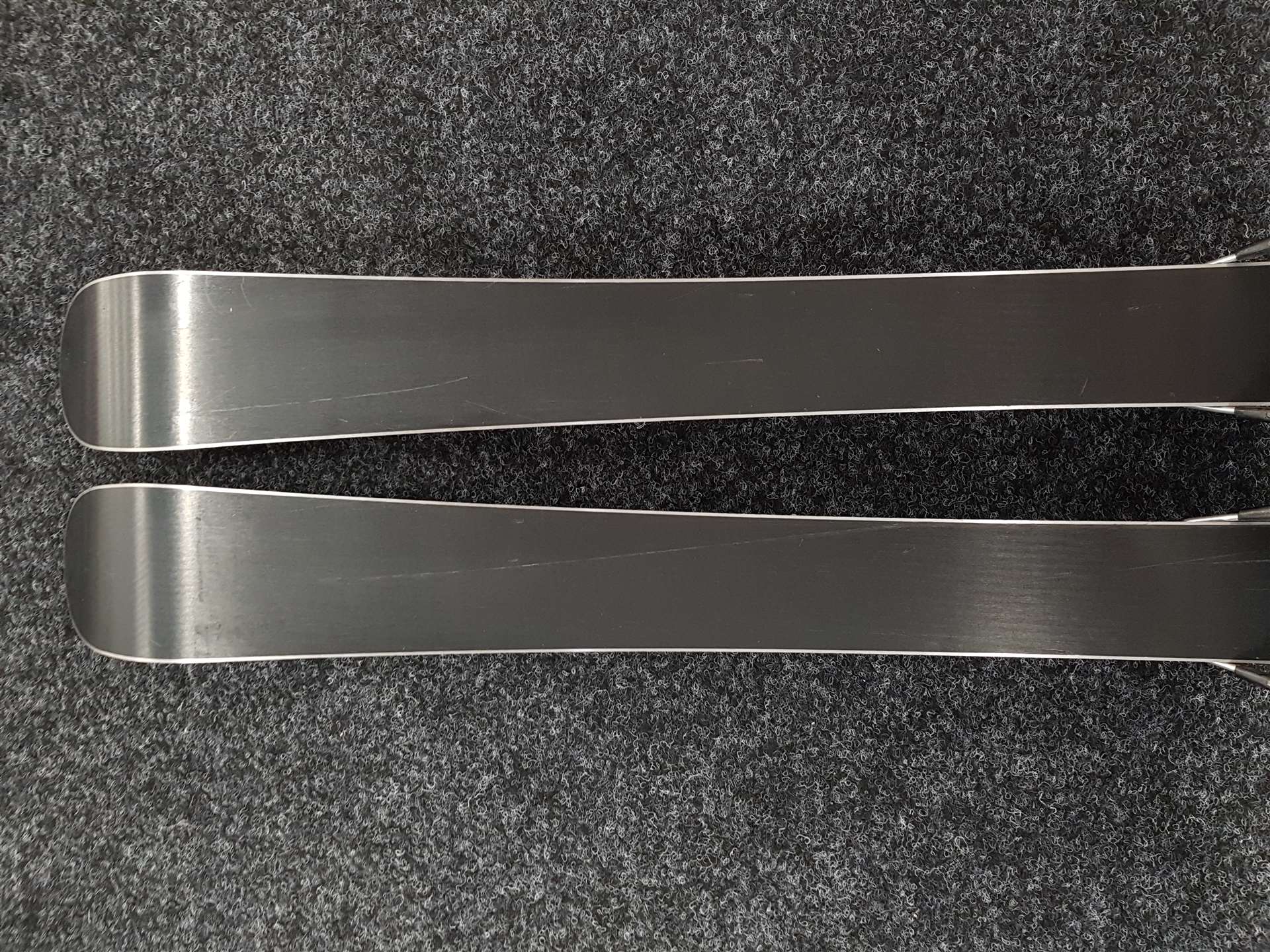 Esquís freestyle ROSSIGNOL S1 JR usados + fijaciones Tyrolia 4.5