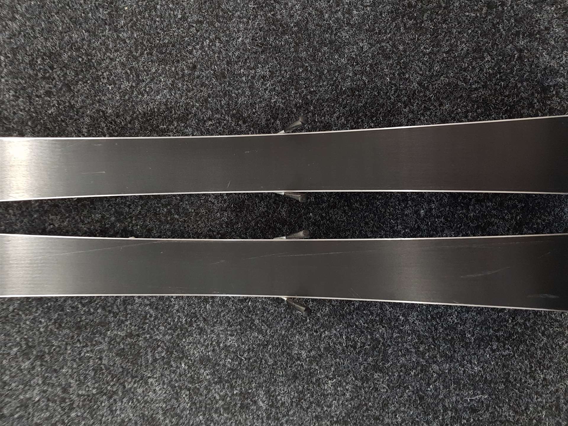 Esquís freestyle ROSSIGNOL S1 JR usados + fijaciones Tyrolia 4.5