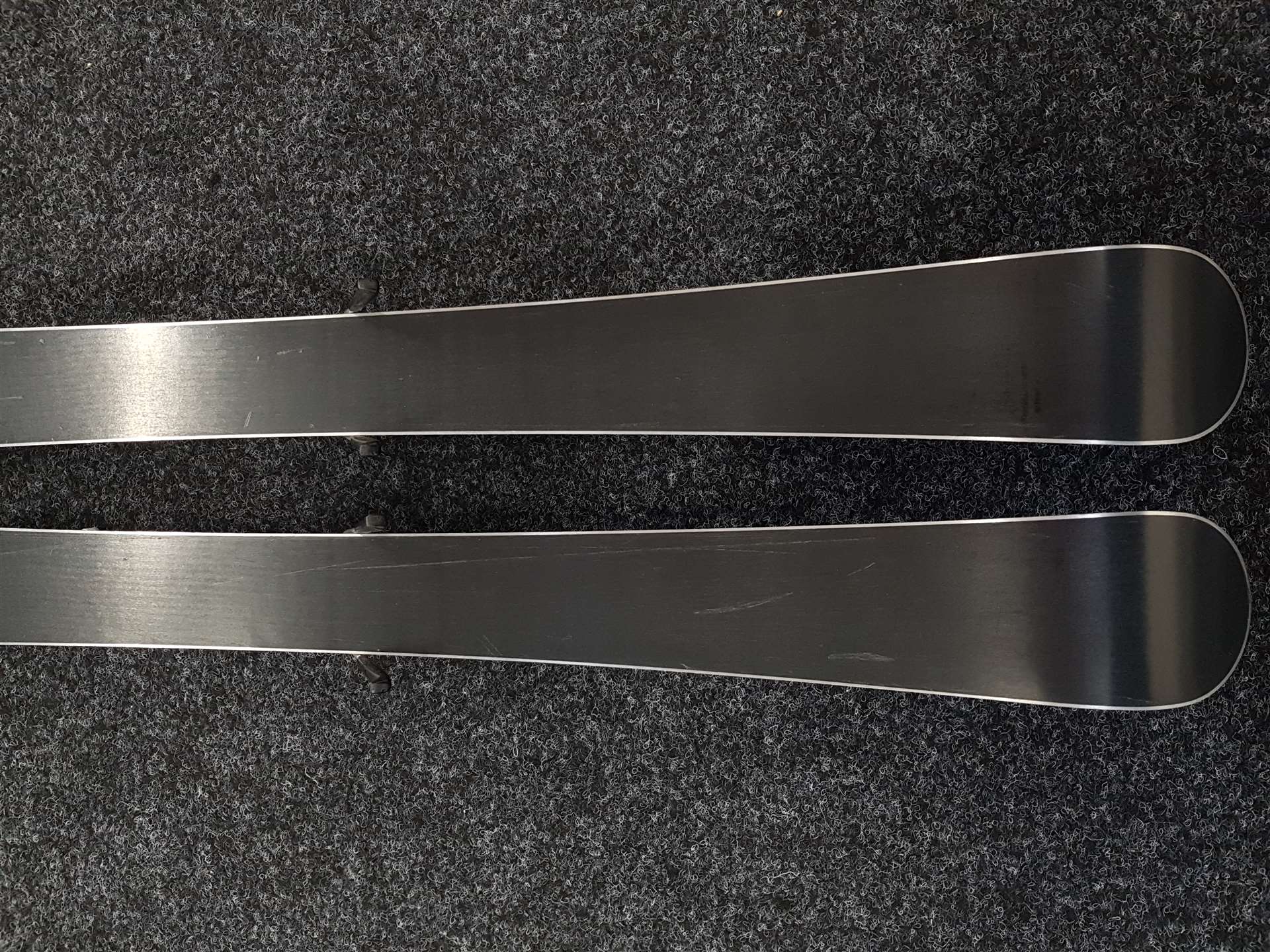 Esquís freestyle ROSSIGNOL S1 JR usados + fijaciones Tyrolia 4.5