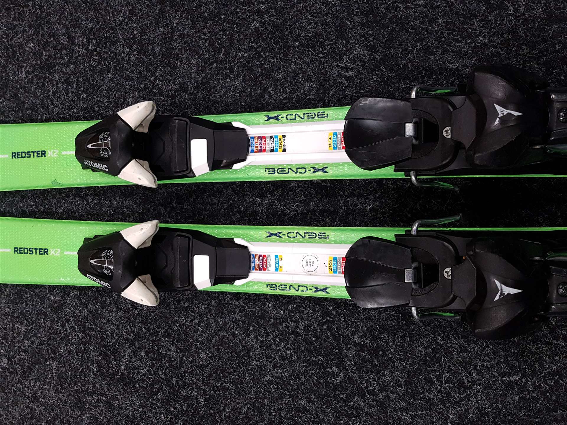 Gebrauchte Kinderski ATOMIC Redster X2 + Atomic 7.5 Bindungen