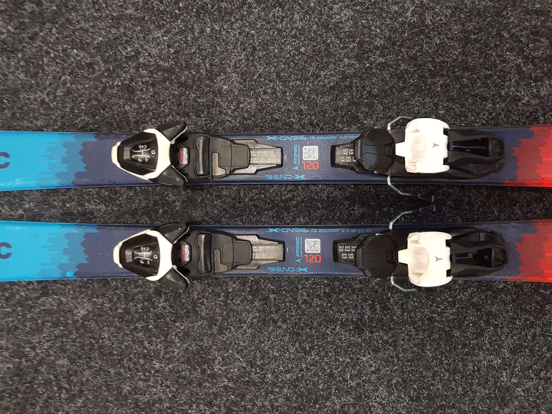 Gebrauchte ATOMIC Vantage Kinderski + Atomic 5.5 Bindungen