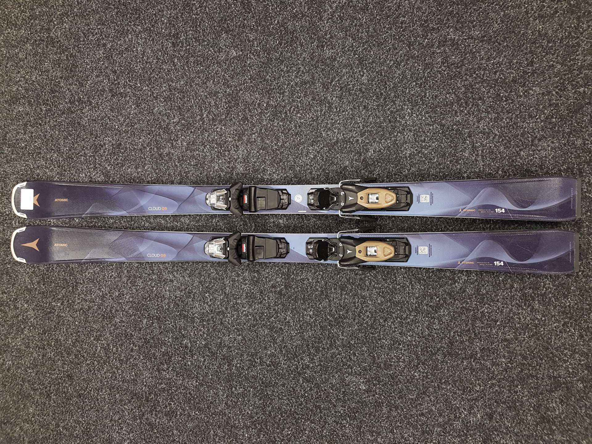 Gebrauchte ATOMIC Cloud Q9 Ski + Atomic M Ten 10 Bindungen