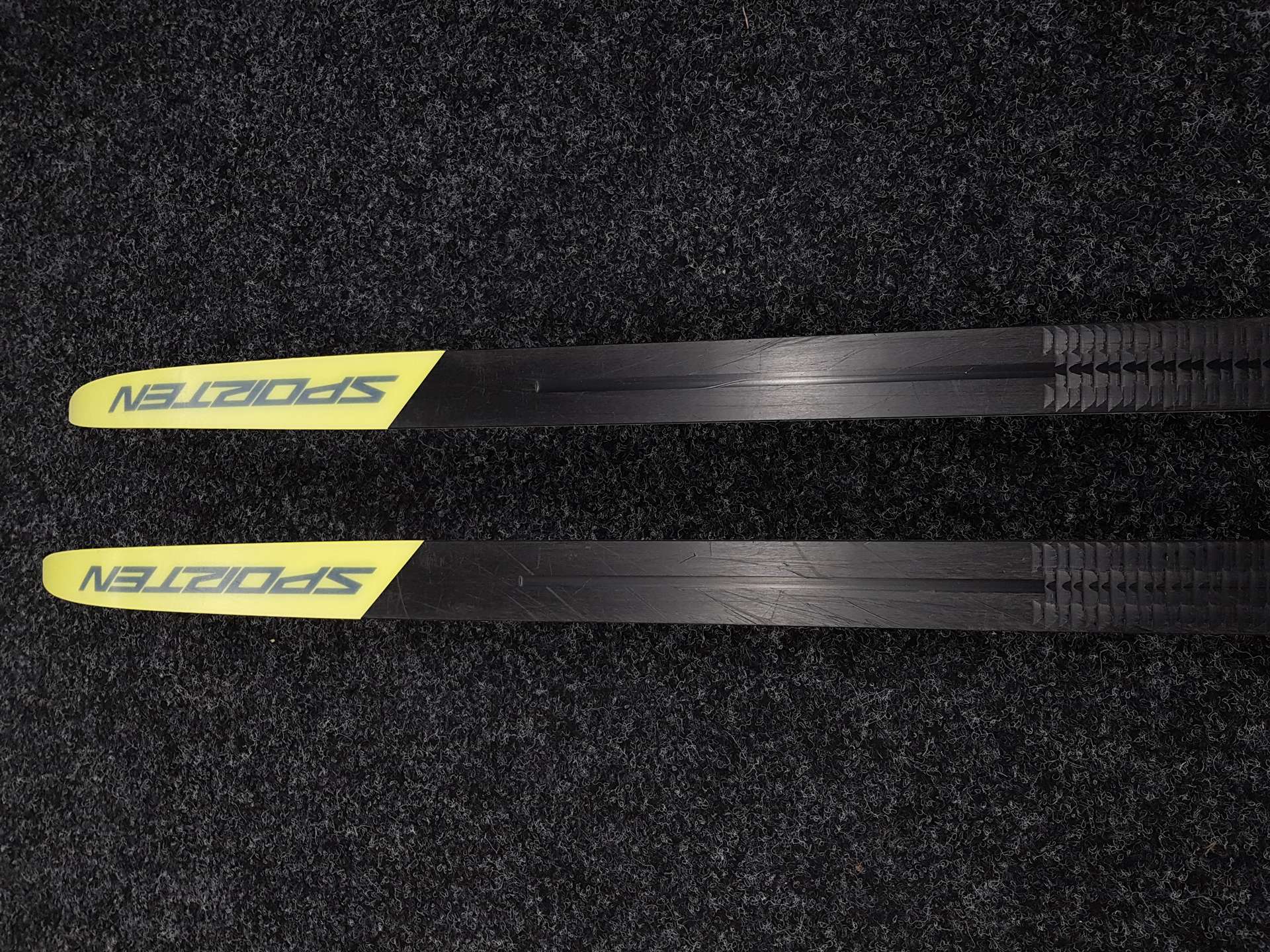 Skis de fond SPORTEN Bohemia Plus d'occasion + fixations Salomon NNN