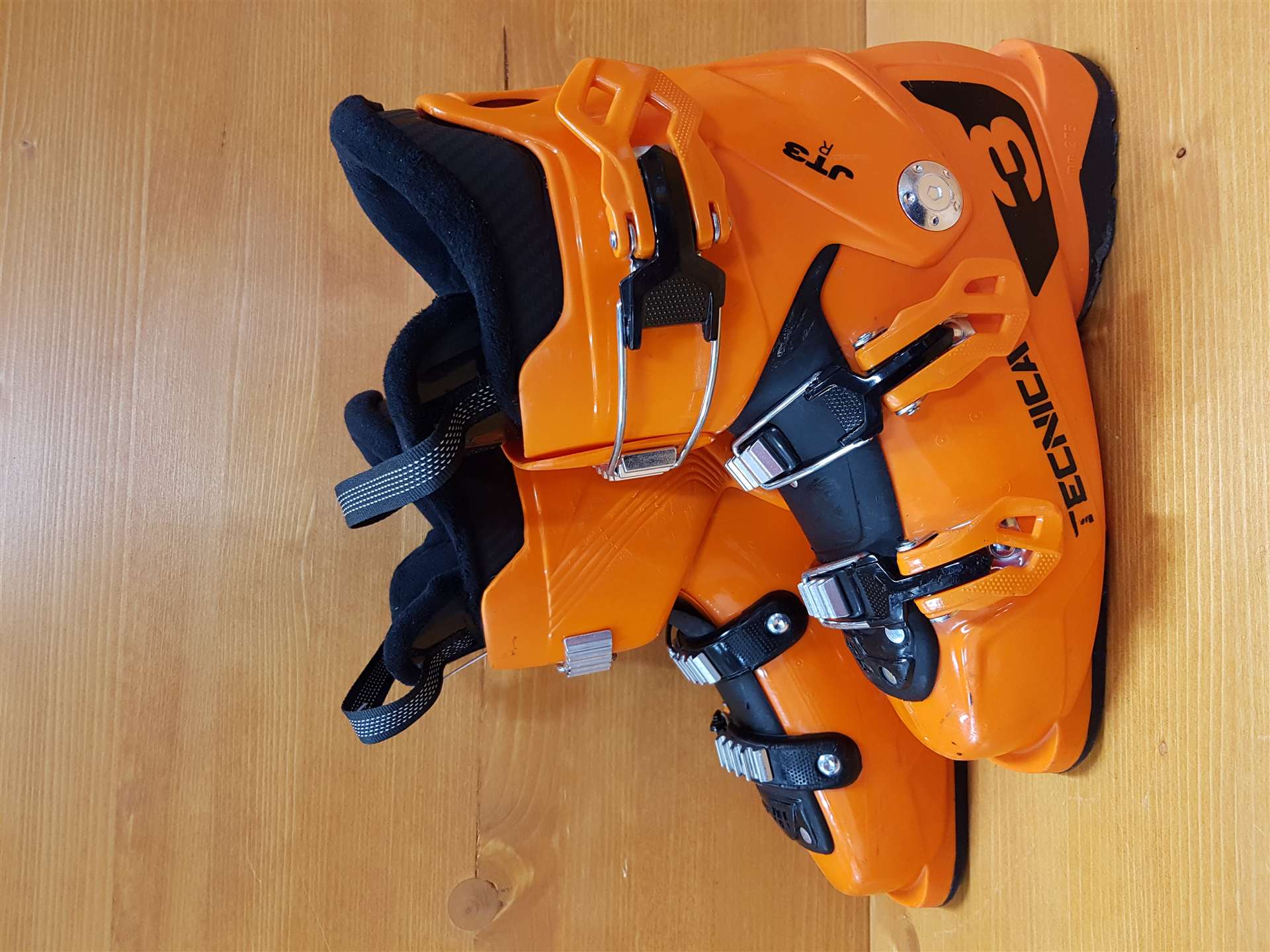Použité lyžiarky TECNICA JT3 R