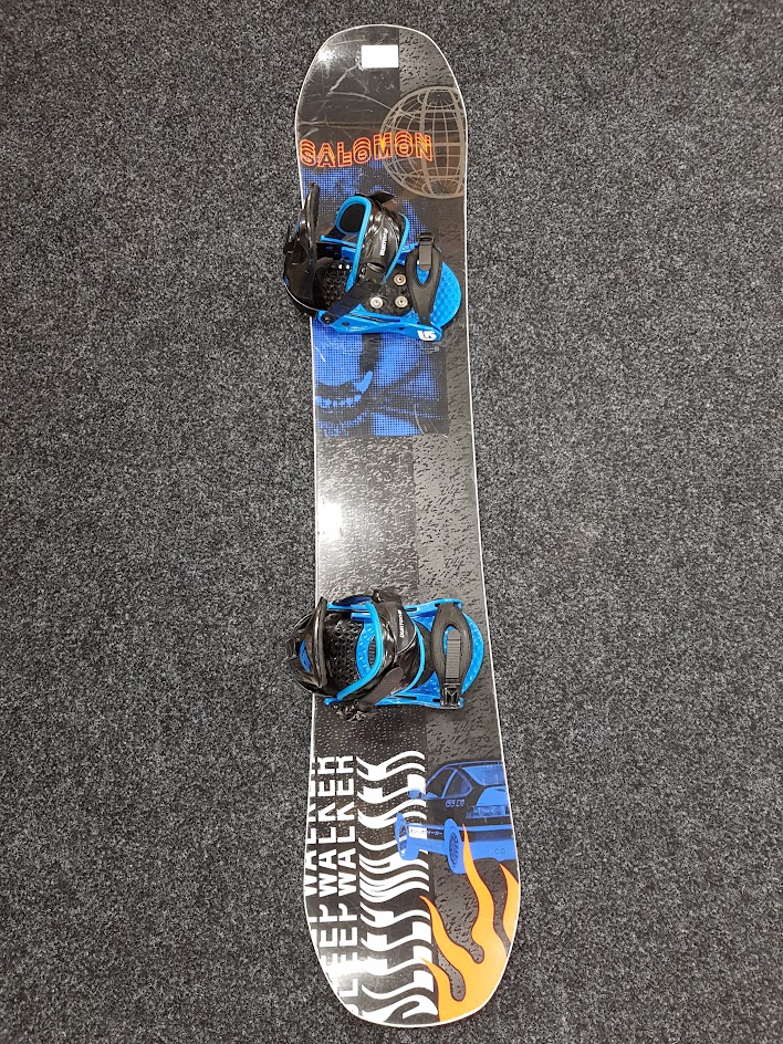 Gebrauchtes SALOMON Sleep Walker Snowboard + Burton Bindungen Größe S