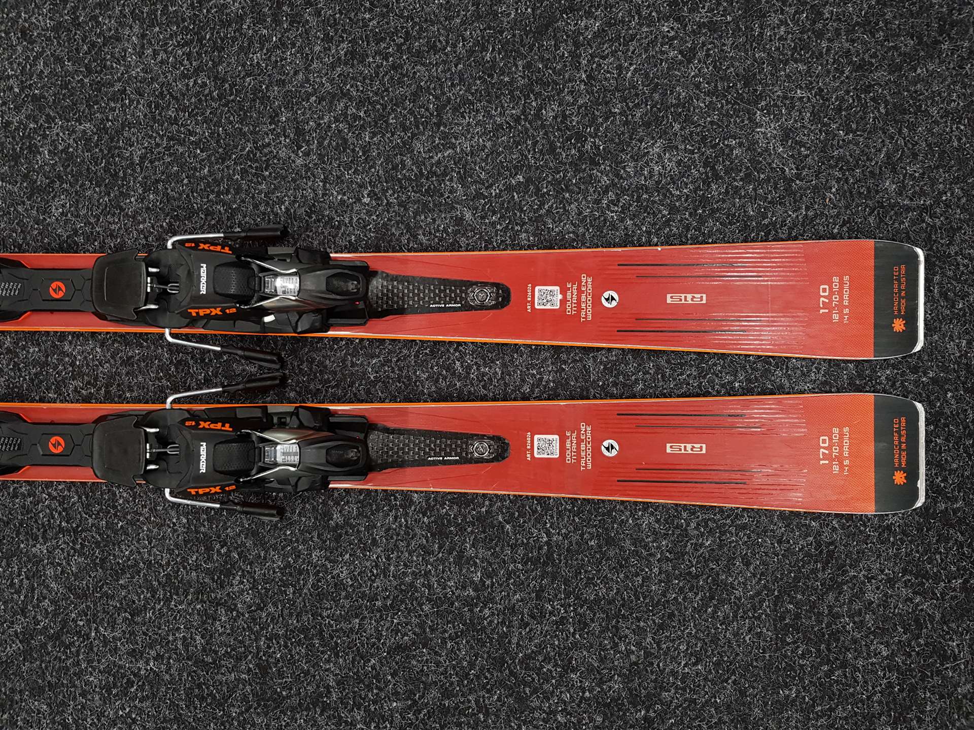 Skis d'occasion BLIZZARD Thunderbird R 15 + fixations Marker TPX 12
