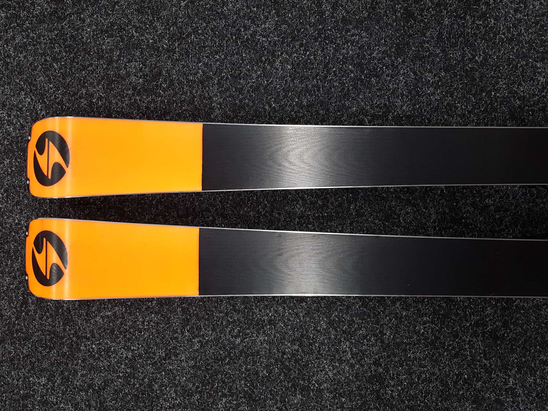 Skis d'occasion BLIZZARD Thunderbird R 15 + fixations Marker TPX 12