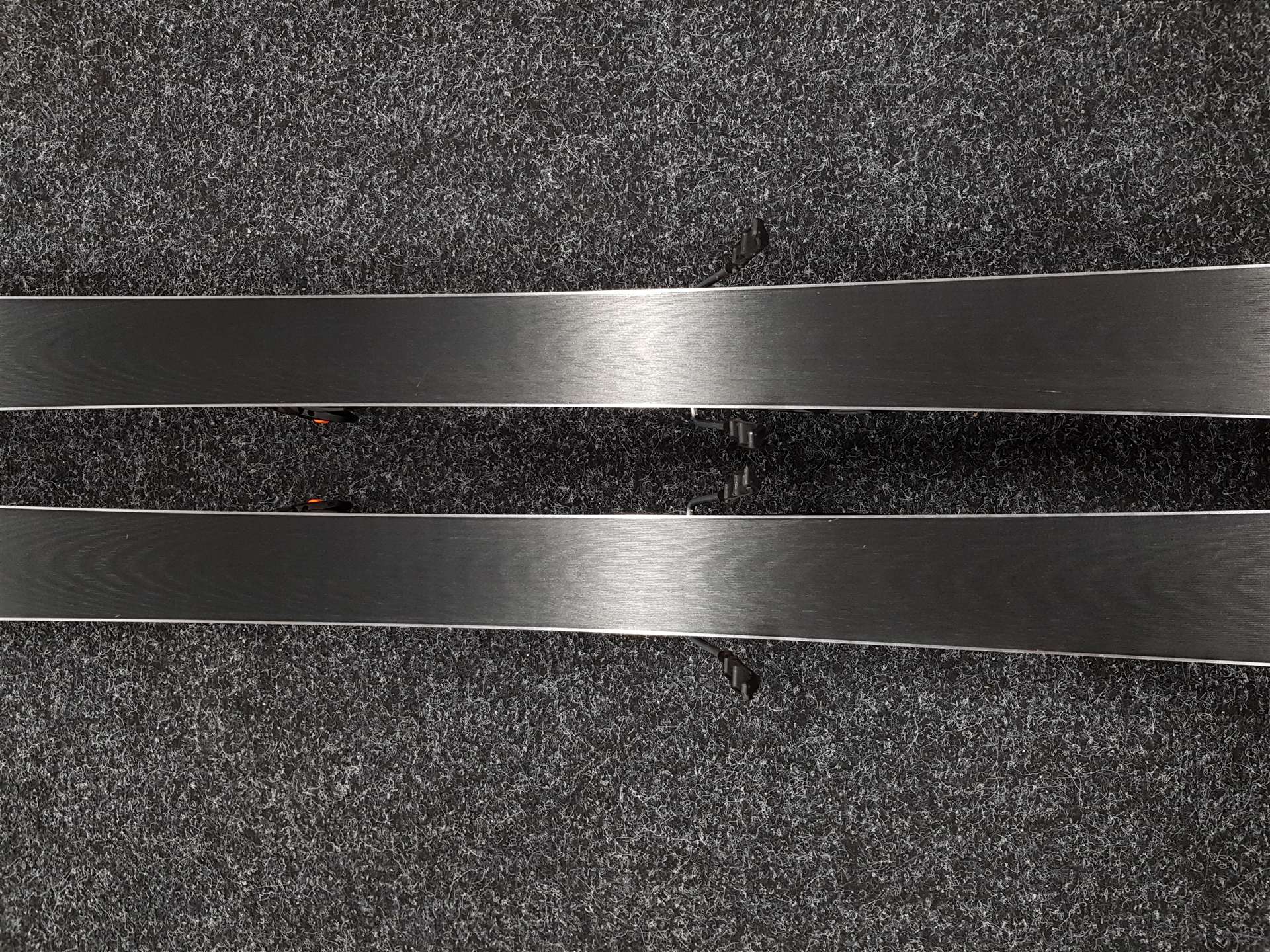 Skis d'occasion BLIZZARD Thunderbird R 15 + fixations Marker TPX 12