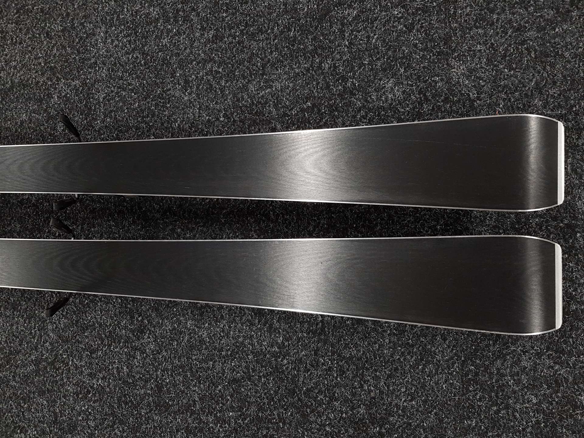 Skis d'occasion BLIZZARD Thunderbird R 15 + fixations Marker TPX 12
