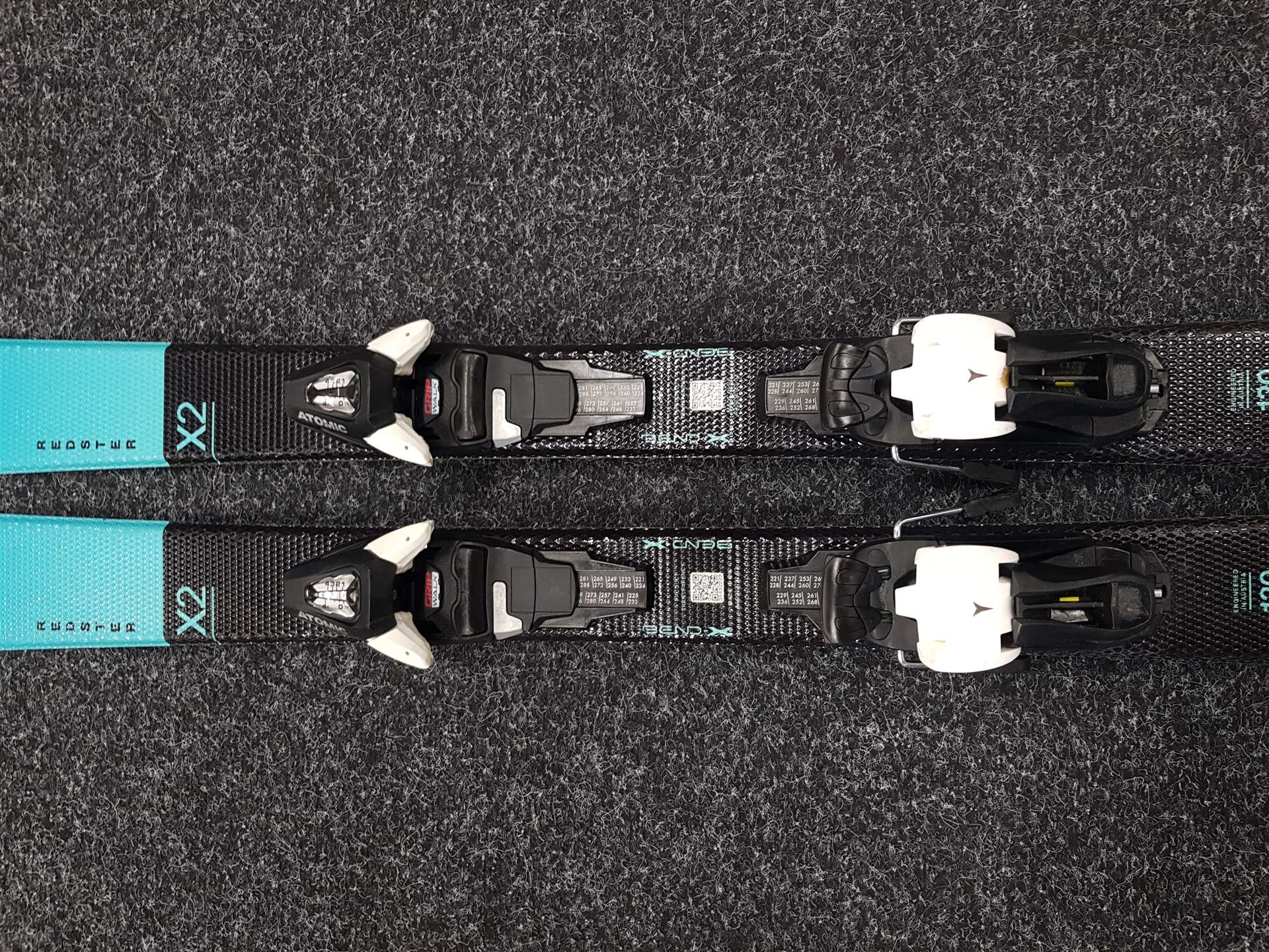 Použité dětské lyže ATOMIC Redster X2 + vázání Atomic 5