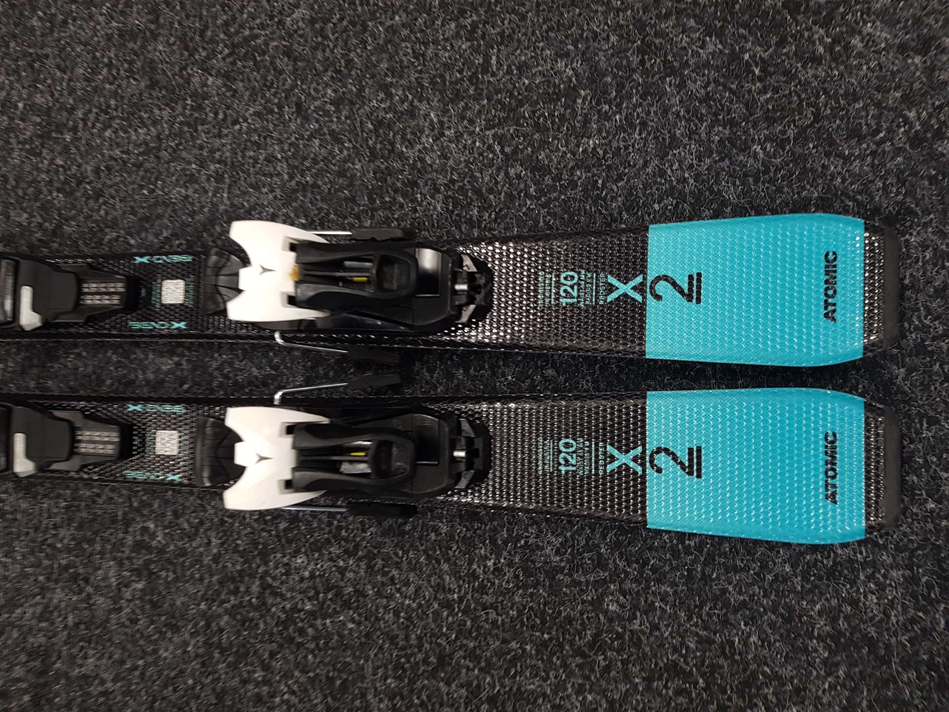 Použité dětské lyže ATOMIC Redster X2 + vázání Atomic 5