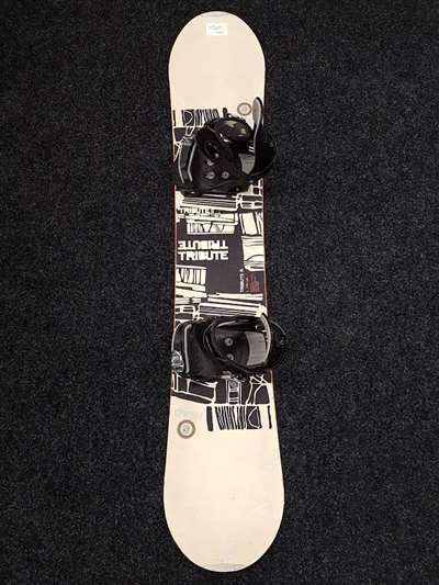 Snowboard HEAD Tribute d'occasion + fixations Drake taille S/M