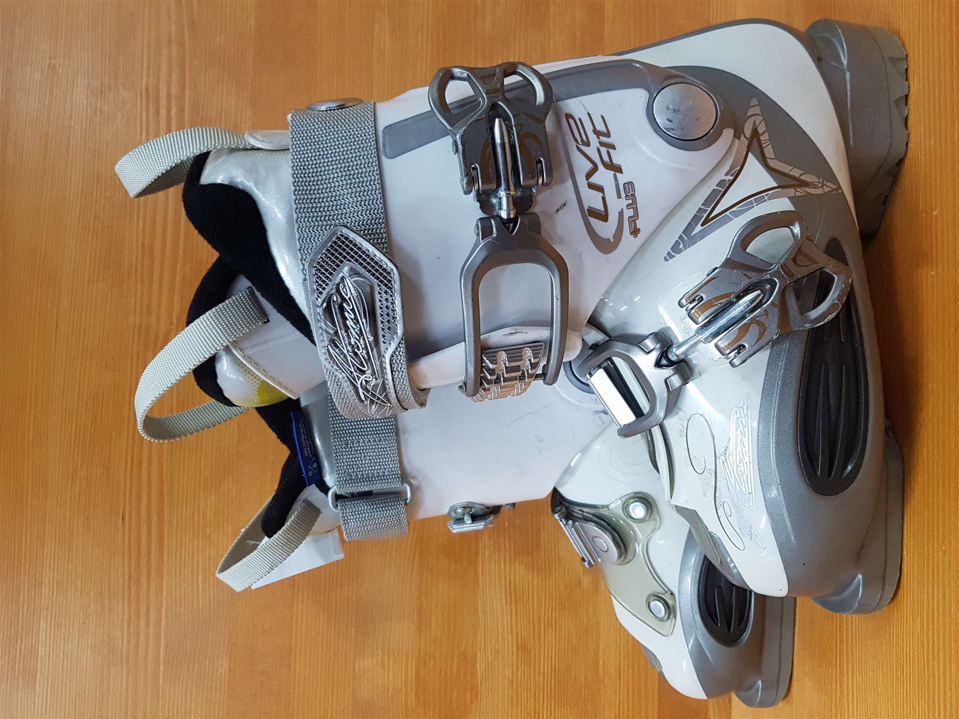 Clăpari de schi ATOMIC LiveFit Plus second-hand