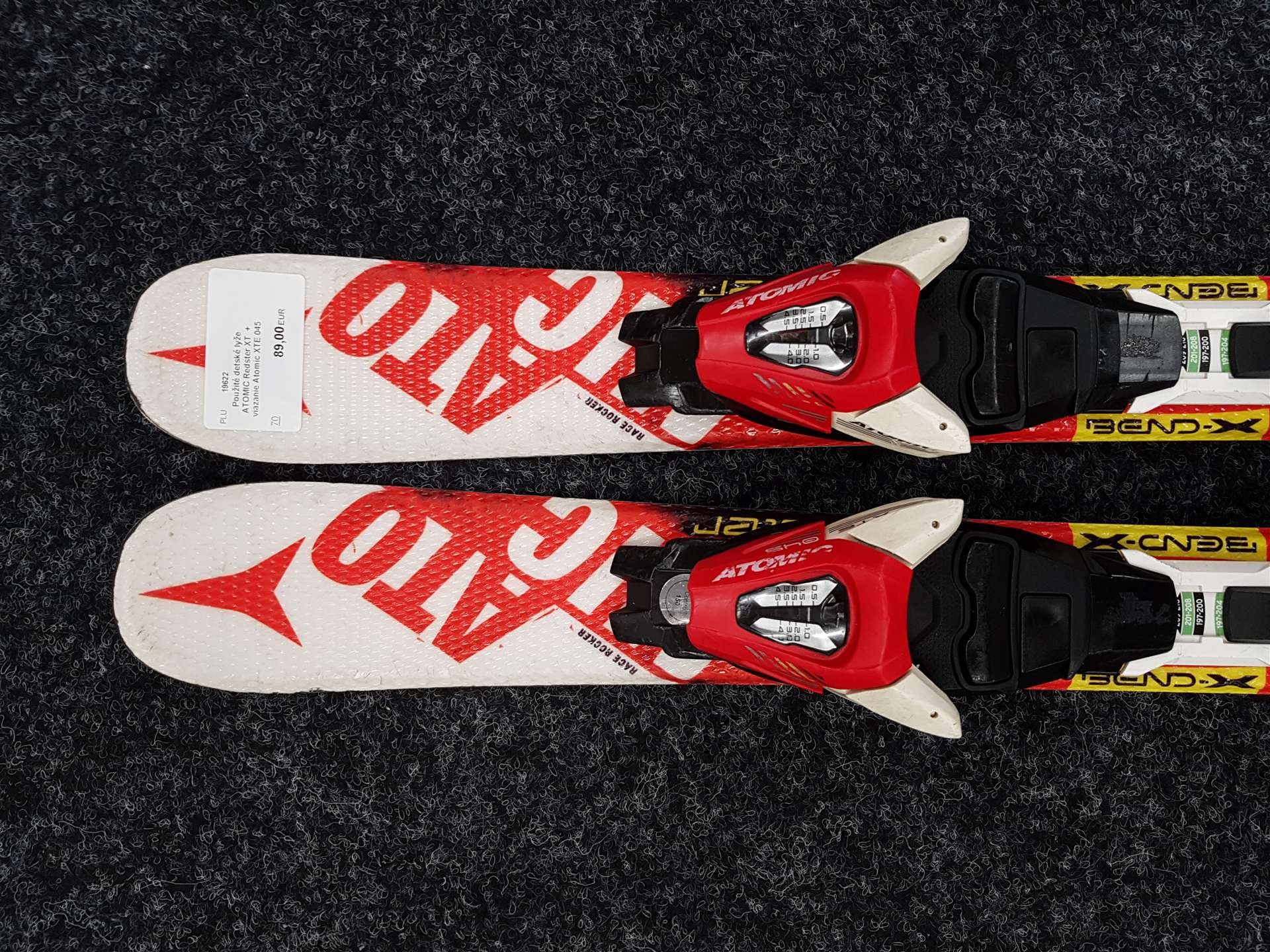 Použité dětské lyže ATOMIC Redster XT + vázání Atomic XTE 045