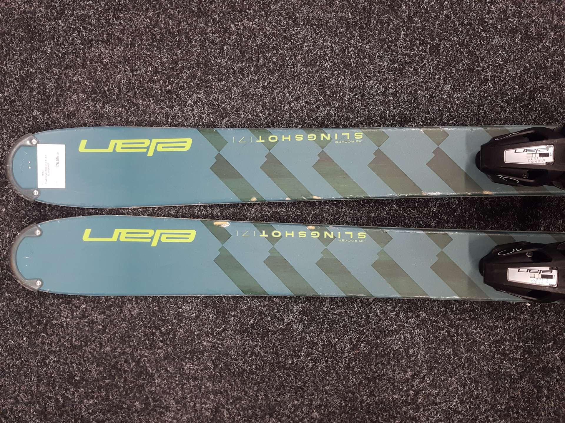 Použité lyže freestyle ELAN SLINGSHOT