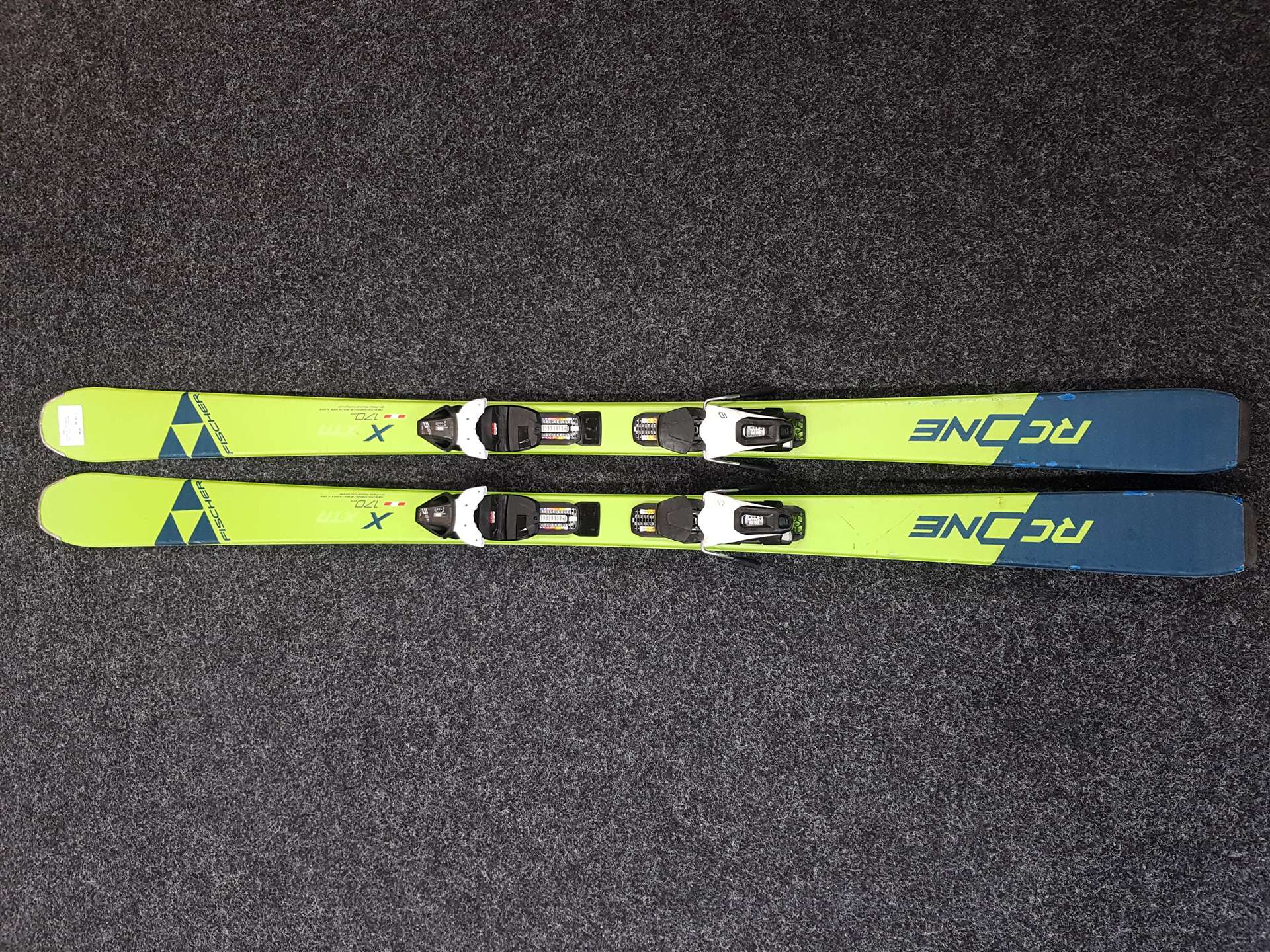 Použité lyže FISCHER RC ONE + viazanie Fischer RS 9