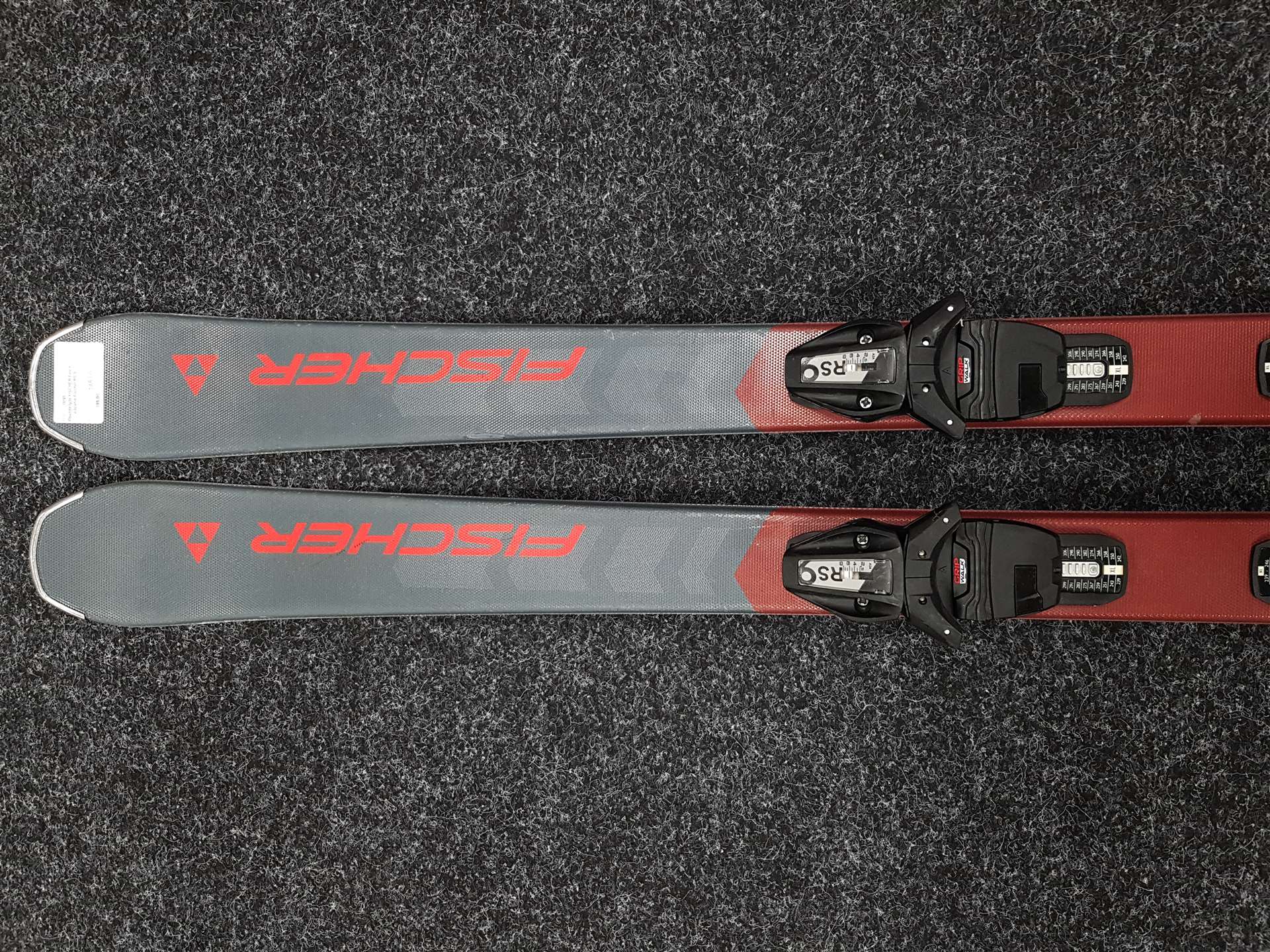 Używane narty FISCHER Fire + wiązania Fischer RS 9