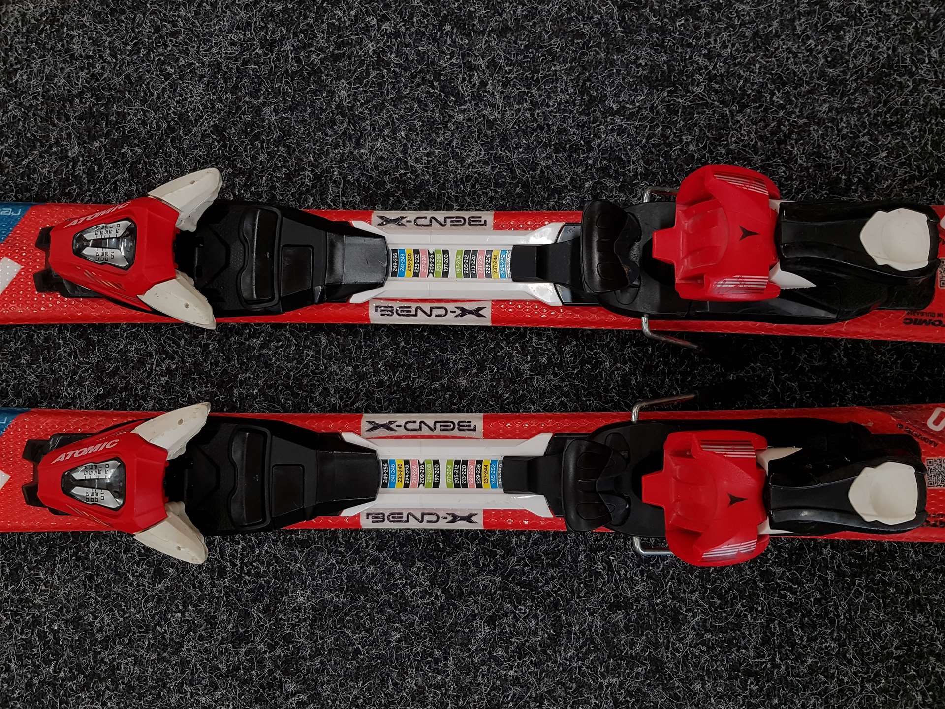 Bazárové lyže  Atomic Redster XT