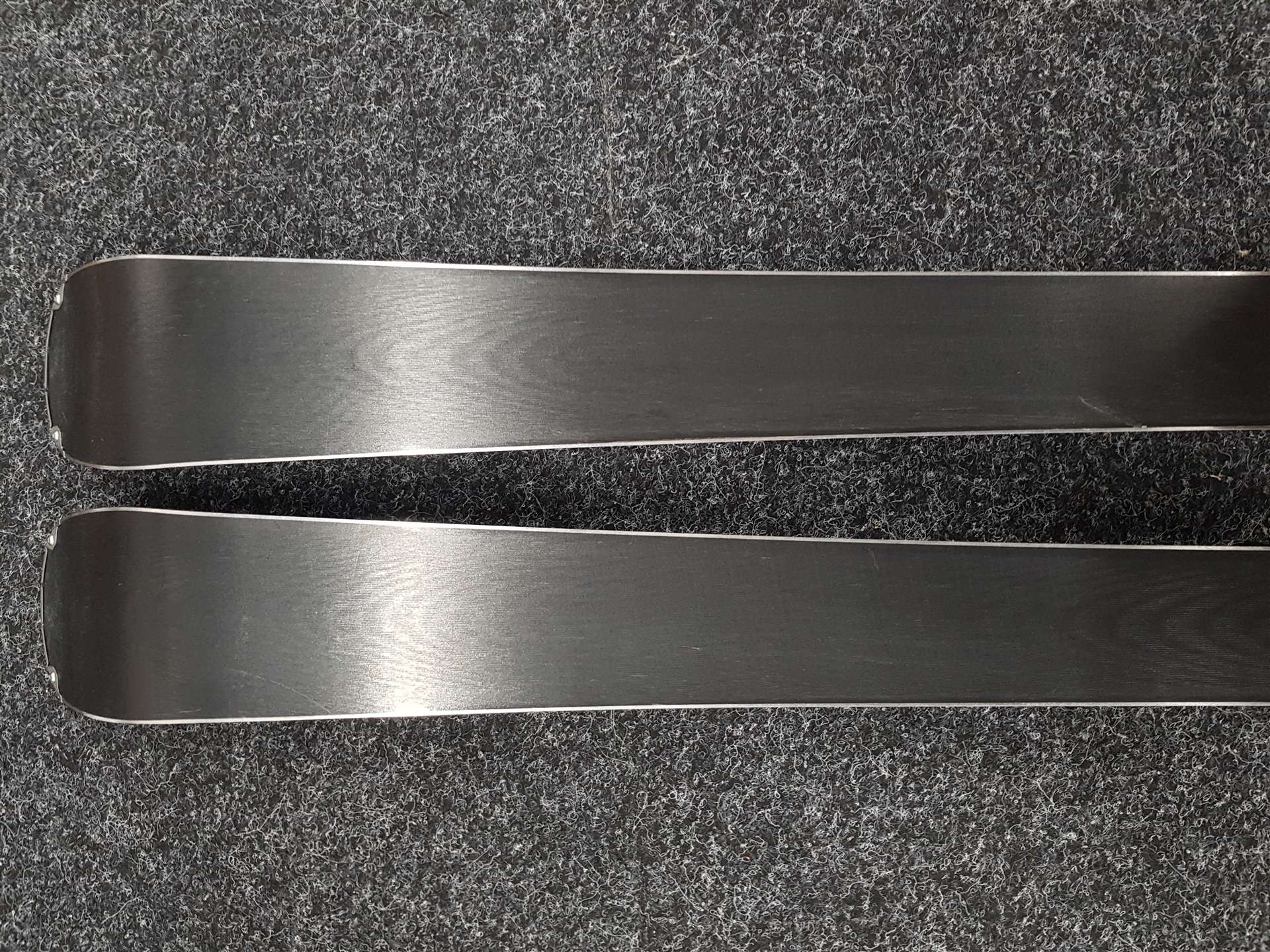 Sci usati ROSSIGNOL React 2 Carbon + attacchi Look Xpress 10