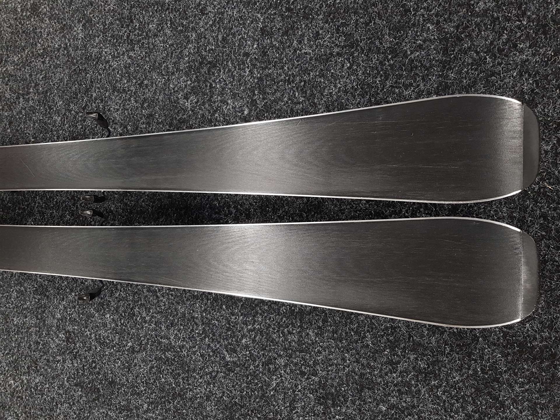 Sci usati ROSSIGNOL React 2 Carbon + attacchi Look Xpress 10