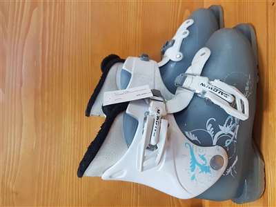 Clăpari de schi SALOMON second-hand