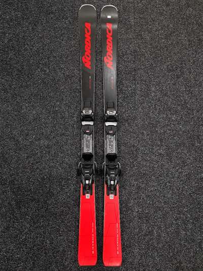 Použité lyže NORDICA Spitefire CA