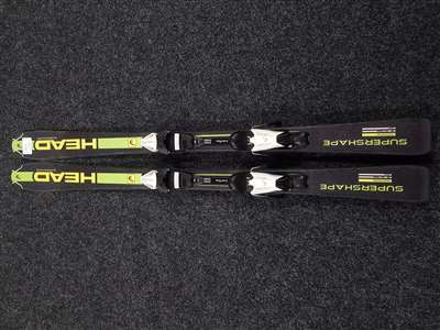 Gebrauchte HEAD Supershape Ski + Head 7.5 Bindungen
