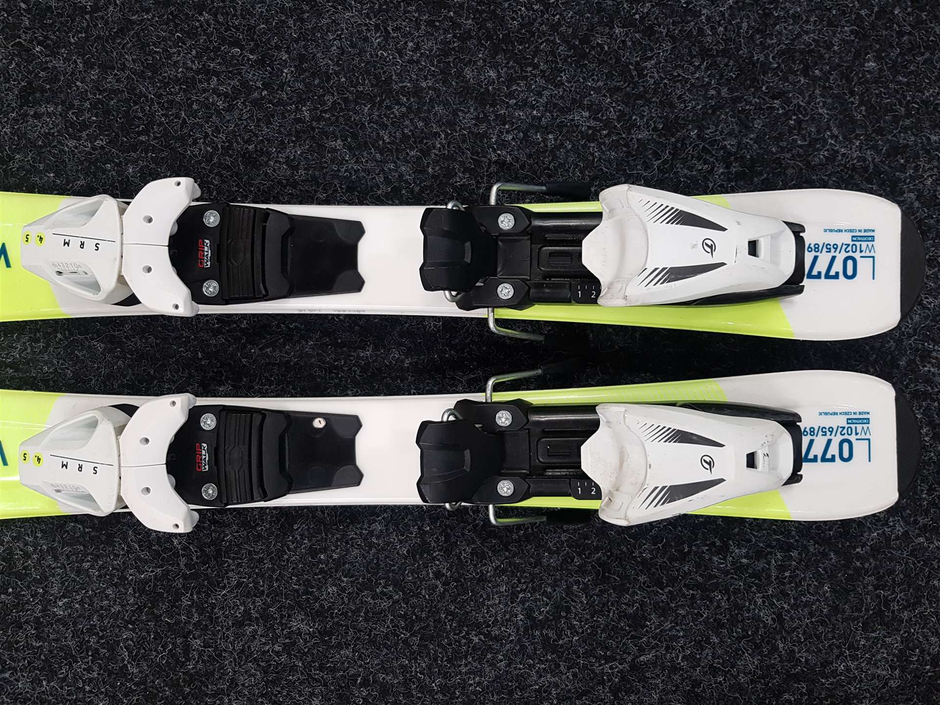 Schiuri pentru copii folosite WEDZE Boost 100 + legături Tyrolia SMR 4.5