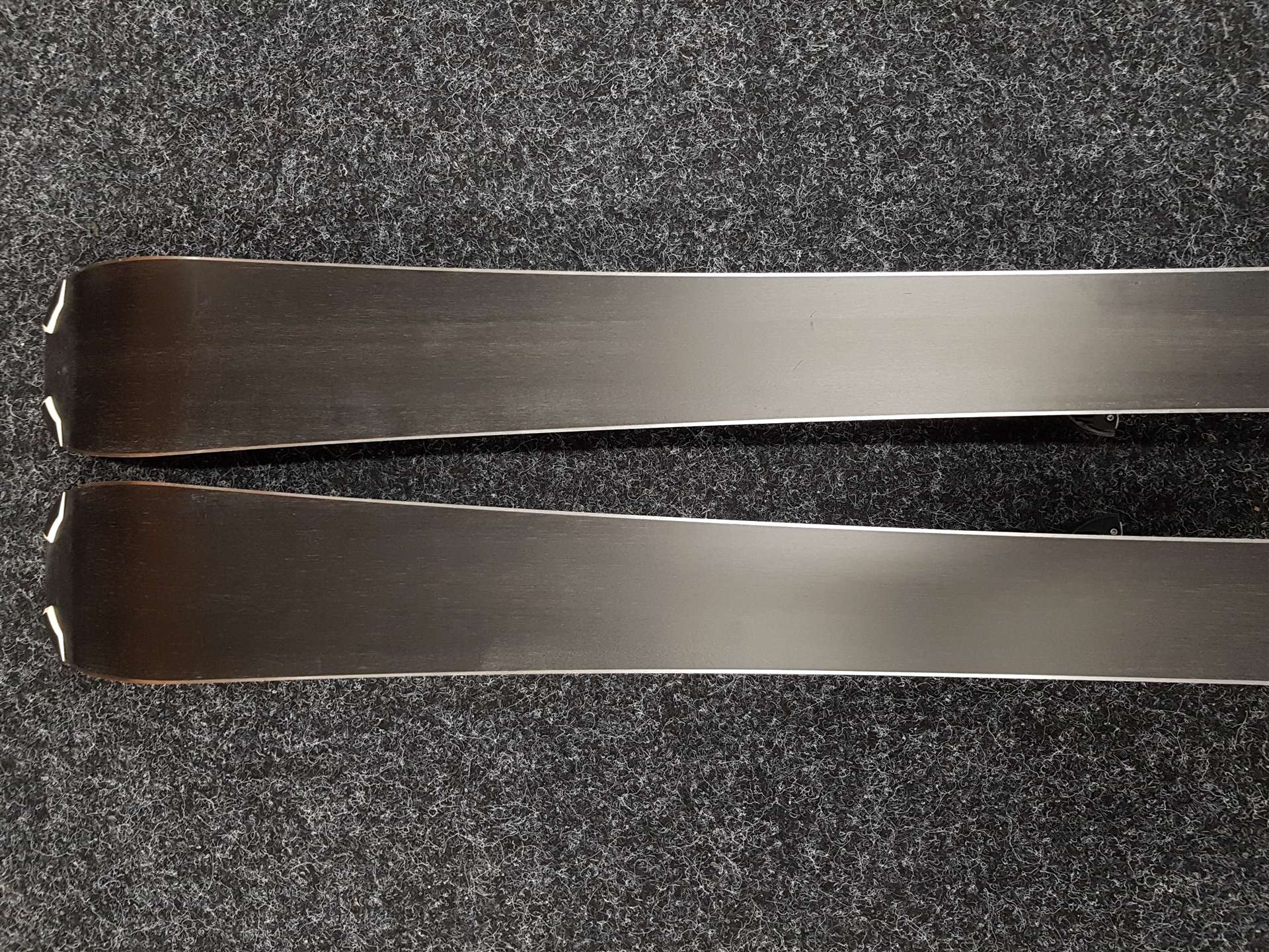 Skis HEAD REV d'occasion + fixations Tyrolia 10.0