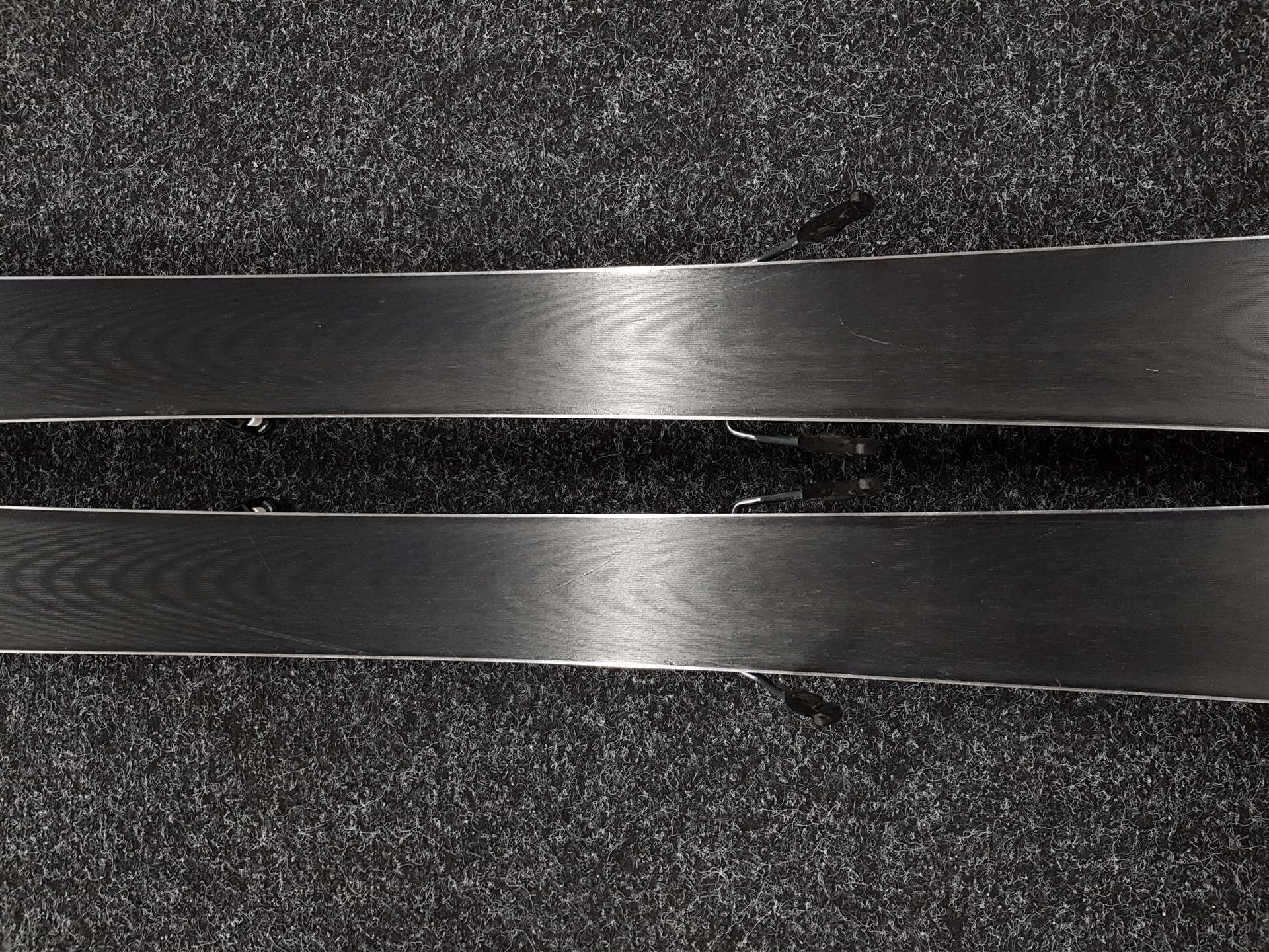 Skis SALOMON Force SX d'occasion + fixations Salomon M10