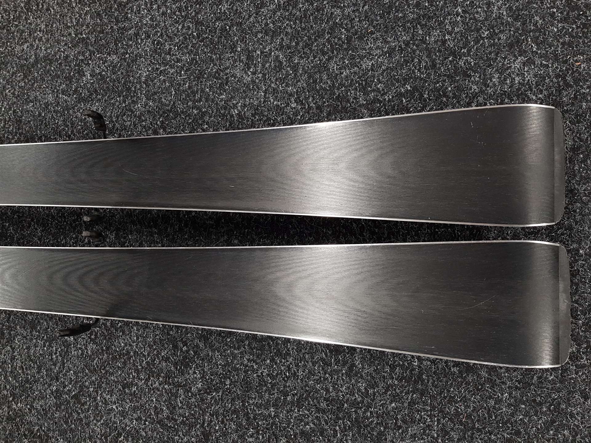 Skis SALOMON Force SX d'occasion + fixations Salomon M10