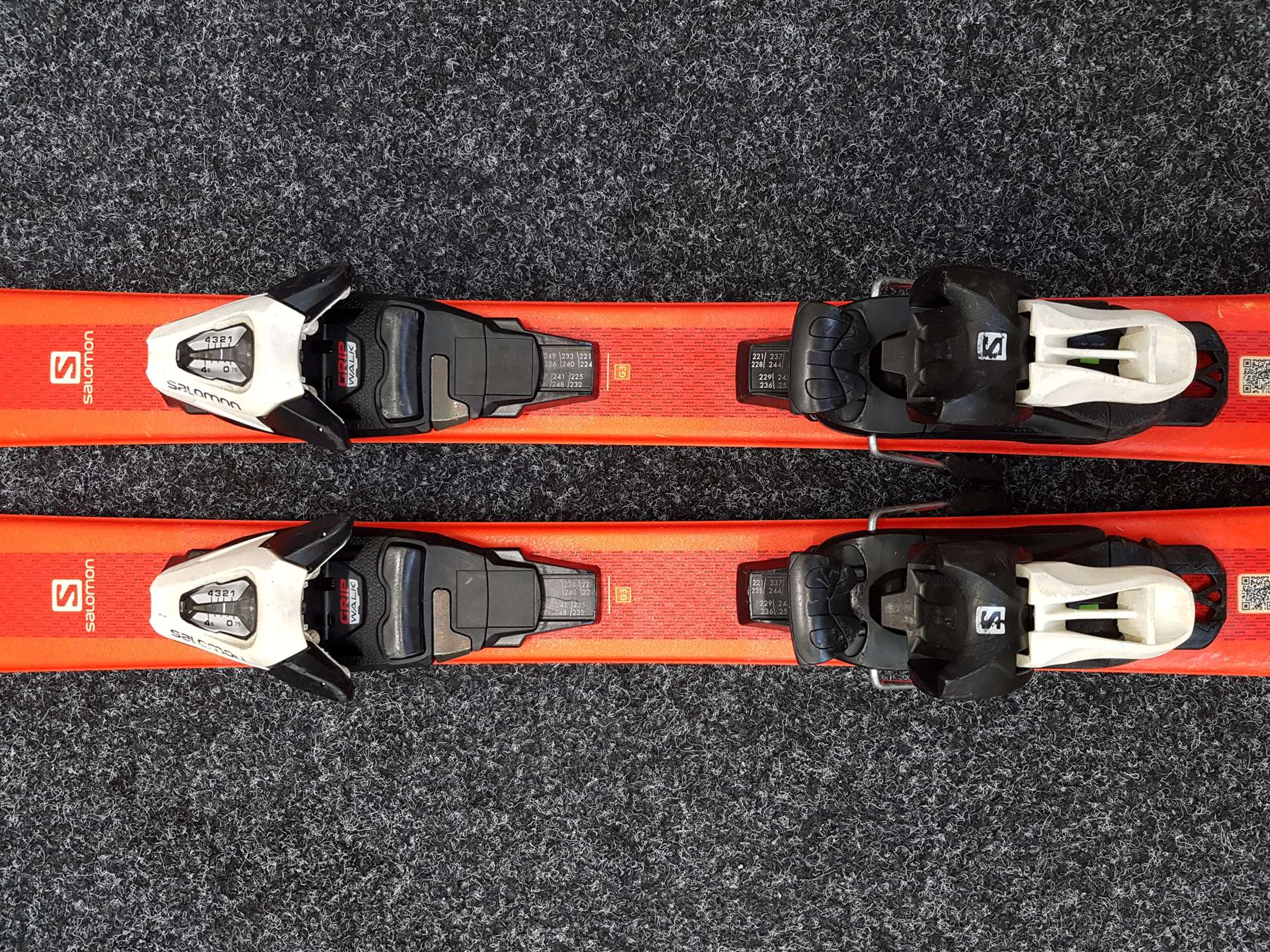 Gebrauchte Kinderski SALOMON S/MAX JR + Bindungen Salomon 5