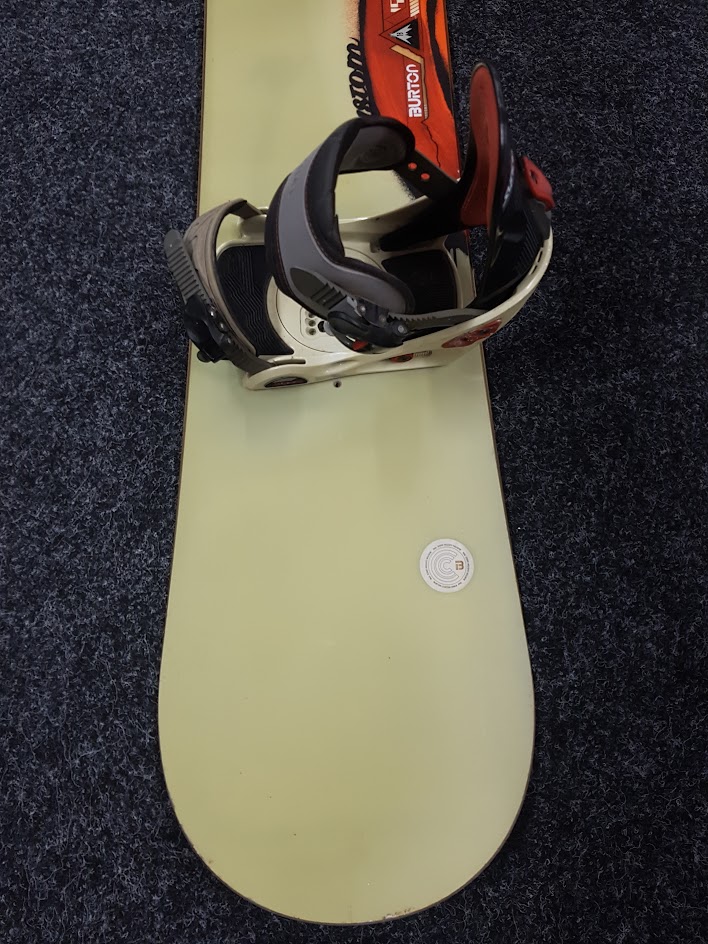 Snowboard Burton Custom d'occasion + fixations Burton taille M