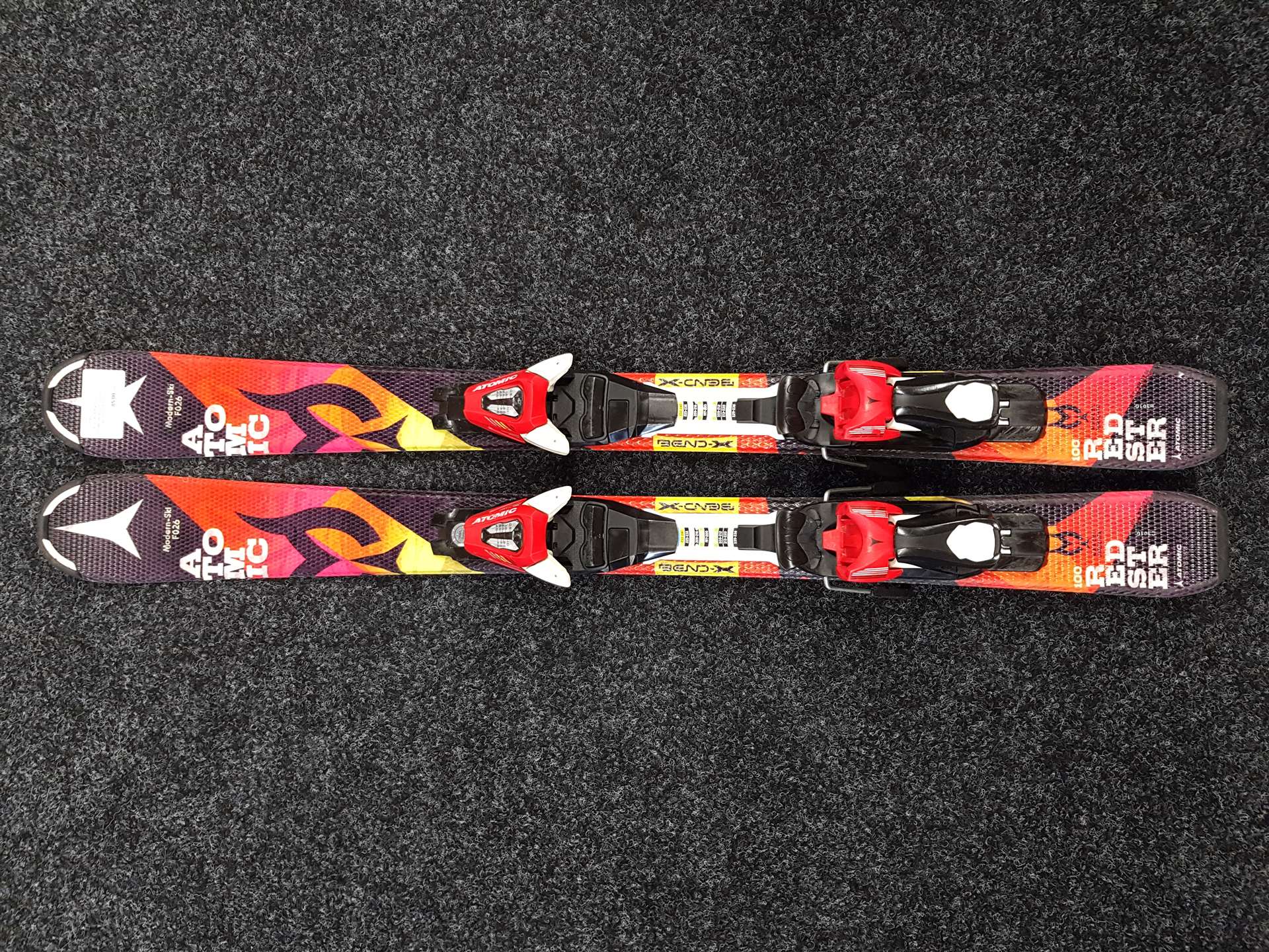 Używane narty dziecięce ATOMIC Redster + wiązania Atomic XTE 45